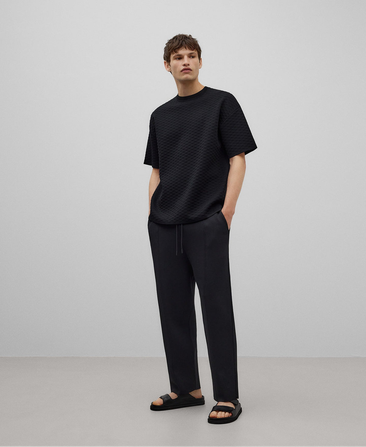 Structure knit sweater man in black