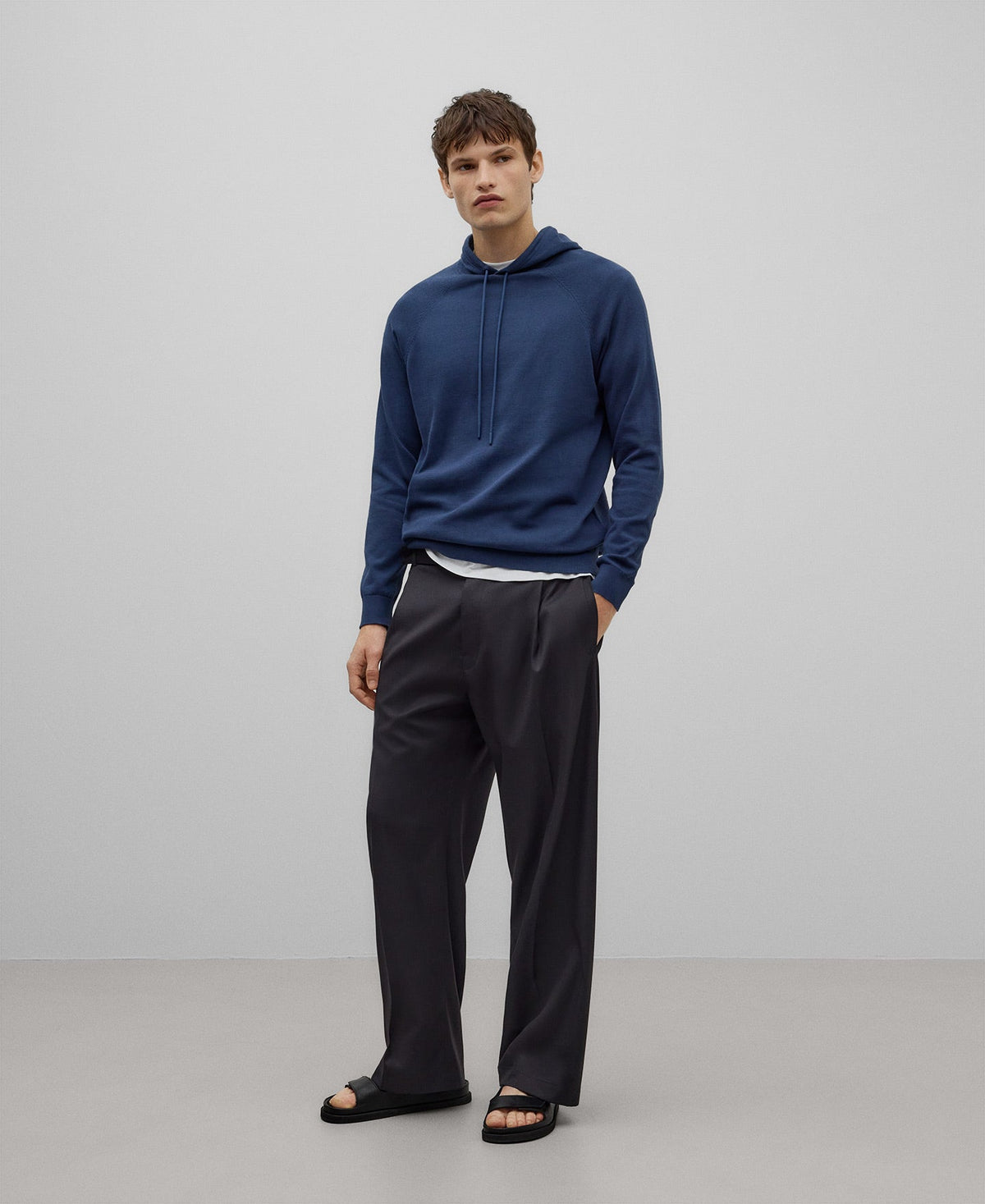 Knit hoodie man in blue/grey