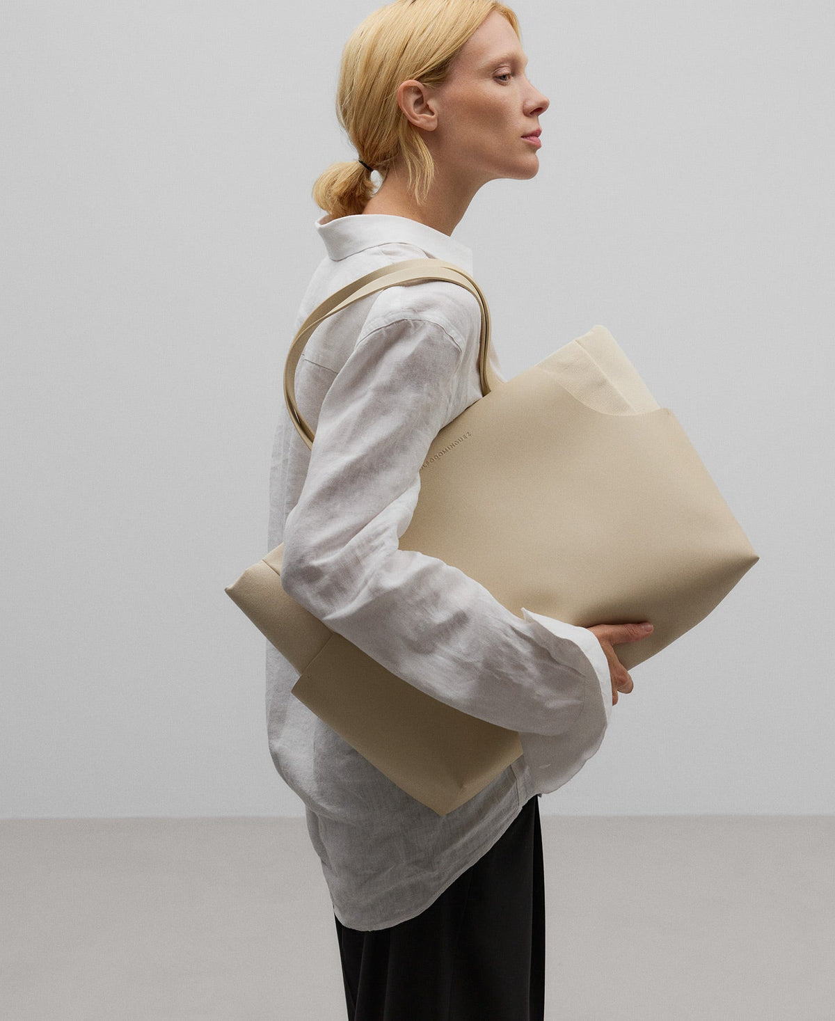 Double material maxi bag woman in light cream