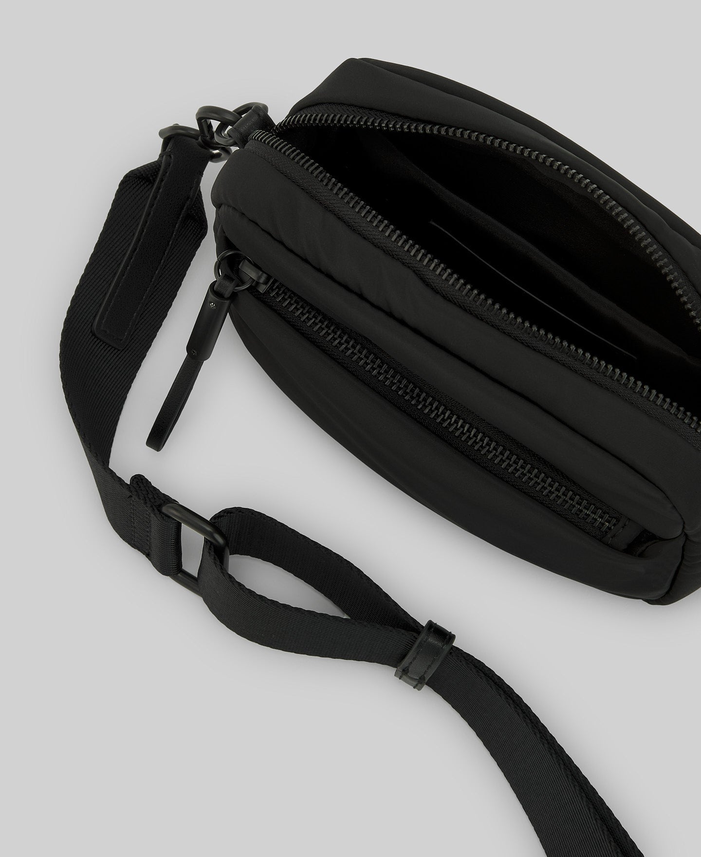 Small rectangular crossbody woman in black