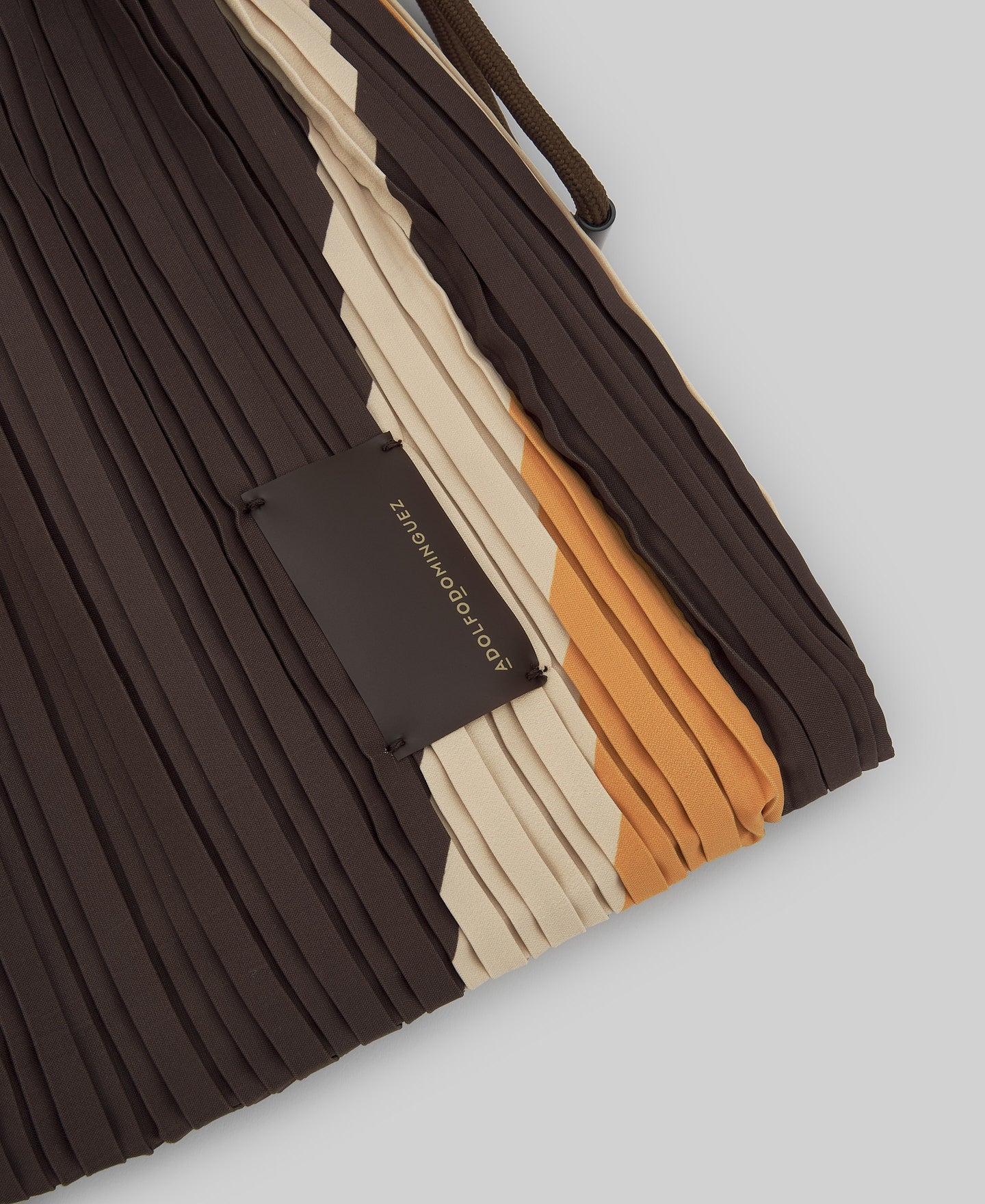 Small crinkle crossbody woman in camel