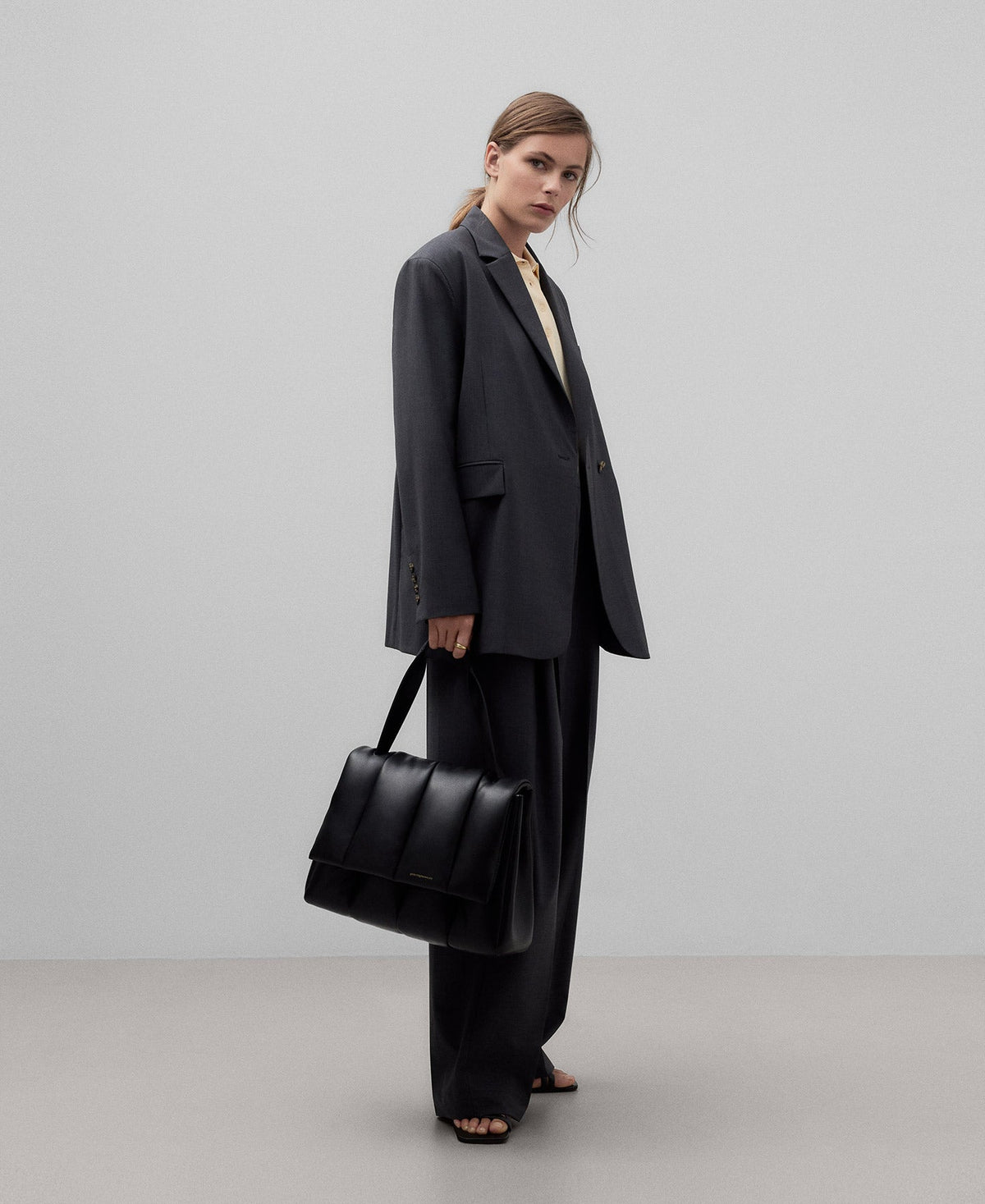 Non-Leather puffer maxi bag woman in black