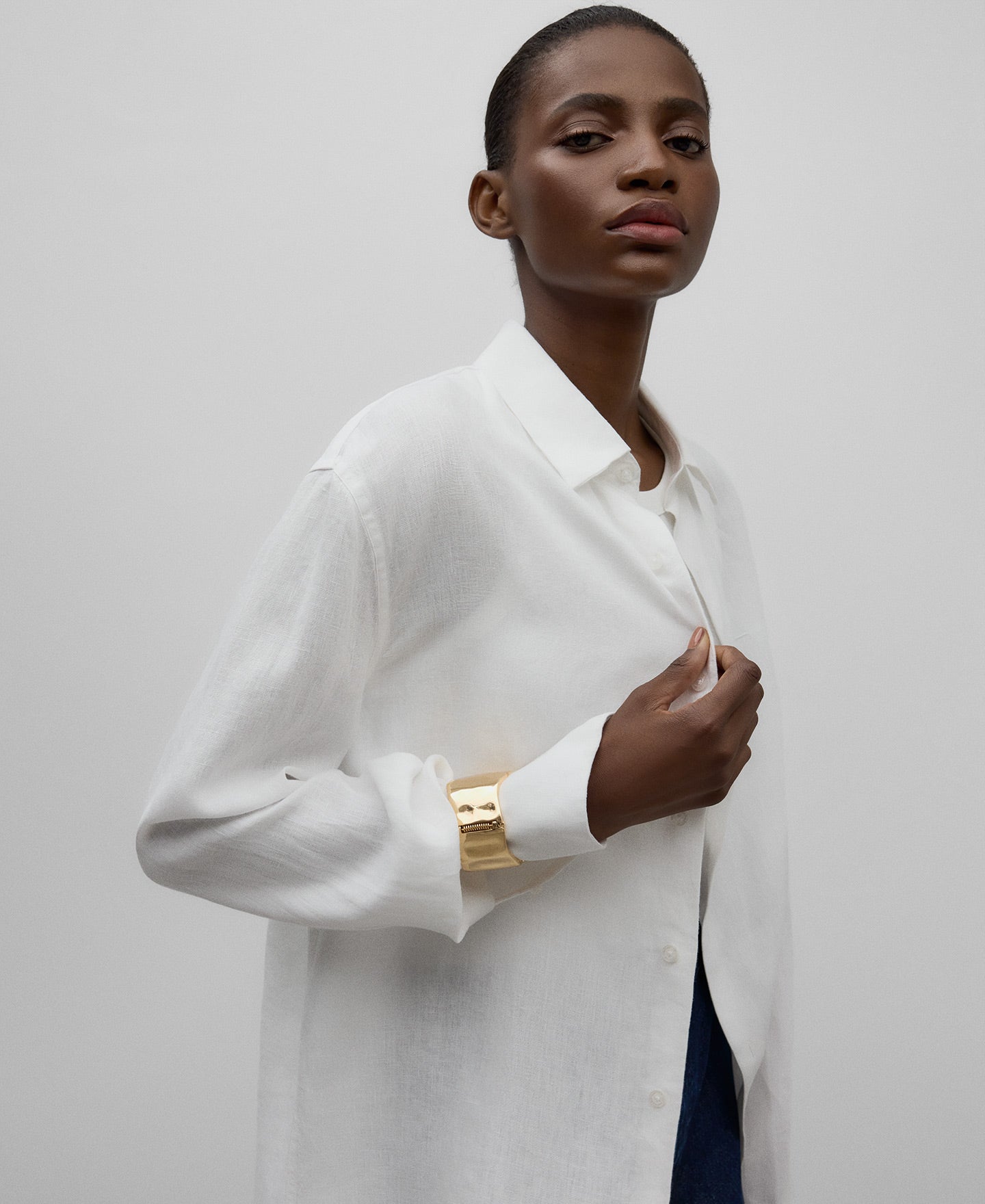 Wide rigid bracelet woman in gold