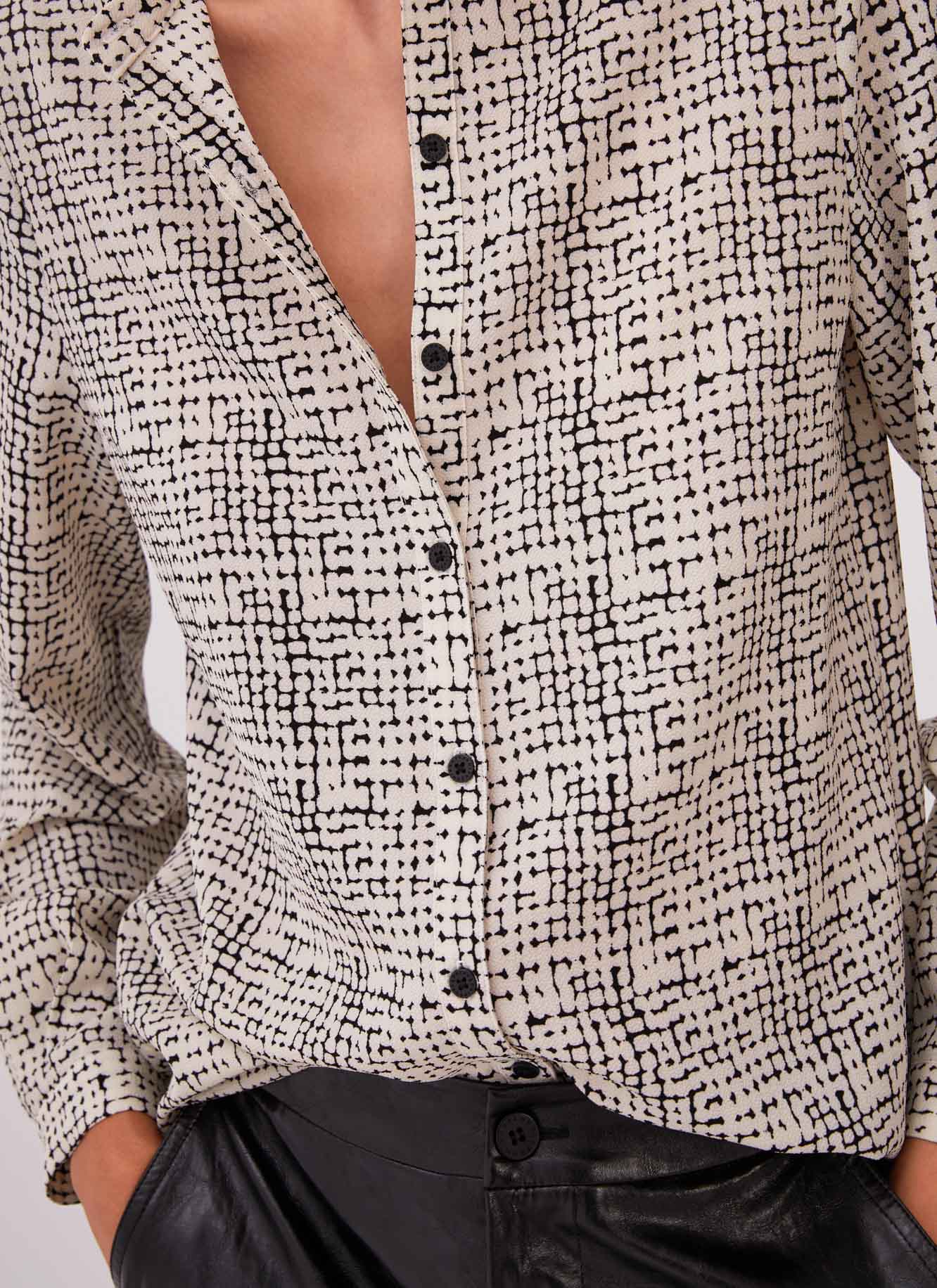 White And Black Printed Shirt With Crew Collar