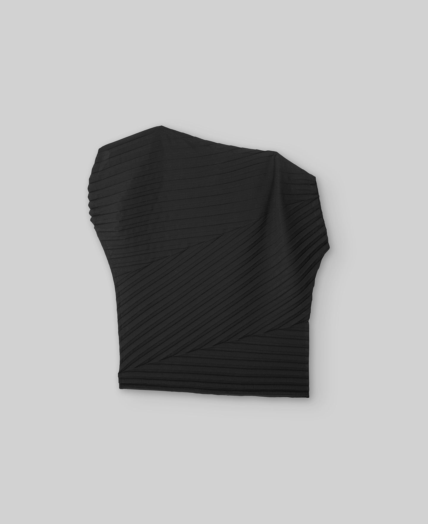 Aymmetrical black crinkle top in black
