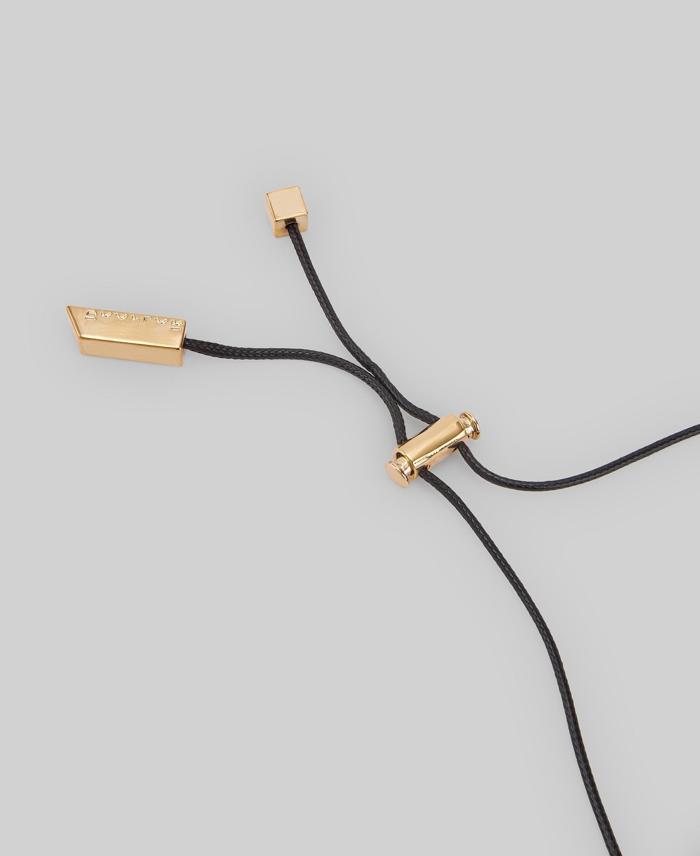 Lacquered metal leaf necklace woman in gold