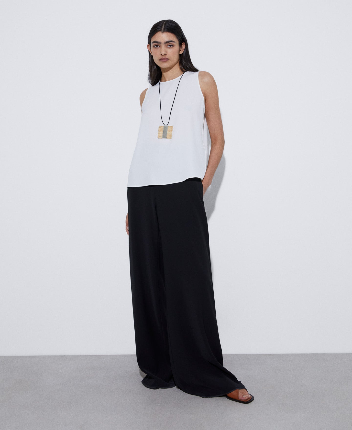 Beige Asymmetrical Necklace In Raffia And Zinc