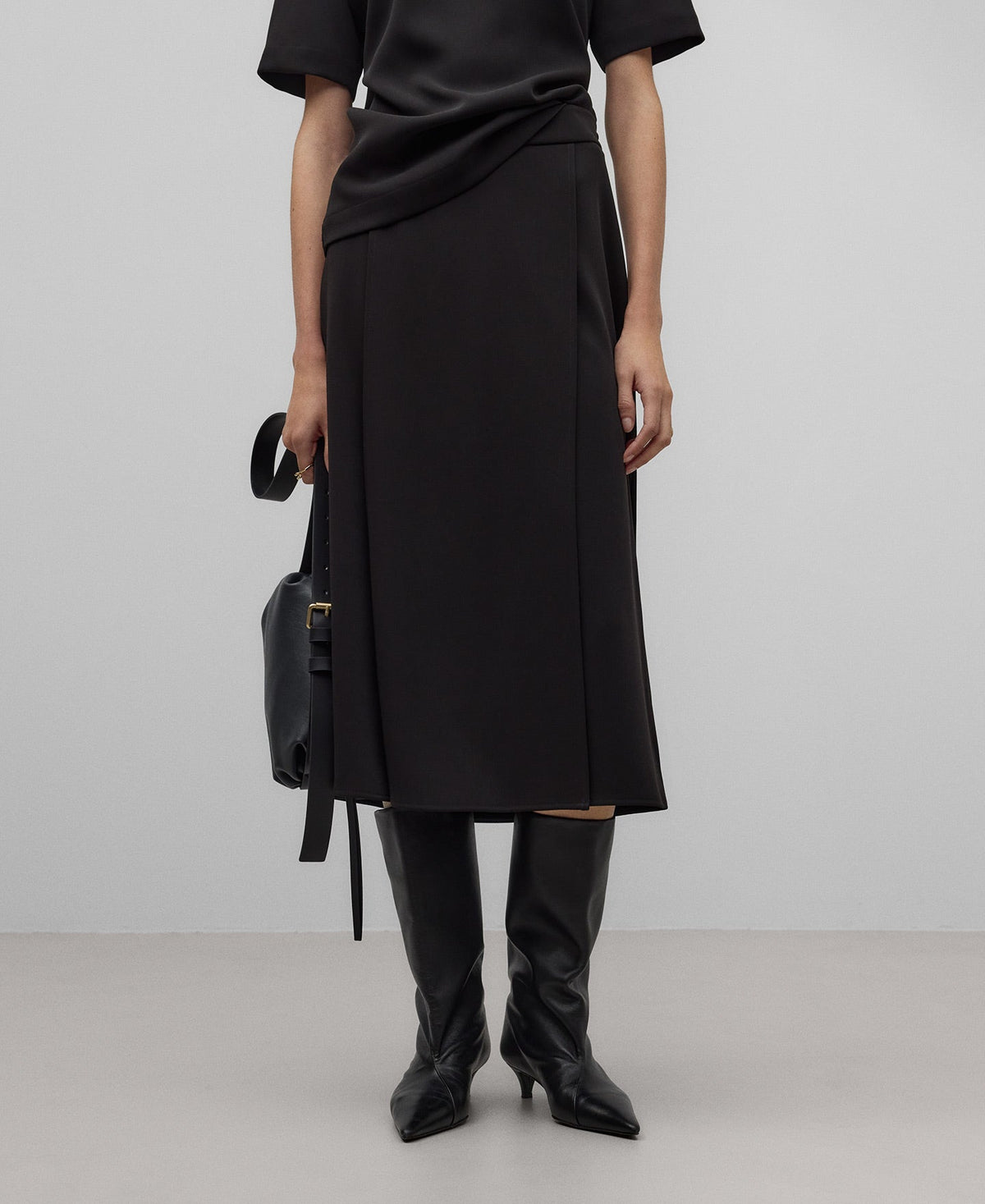 Flared midi skirt woman in black
