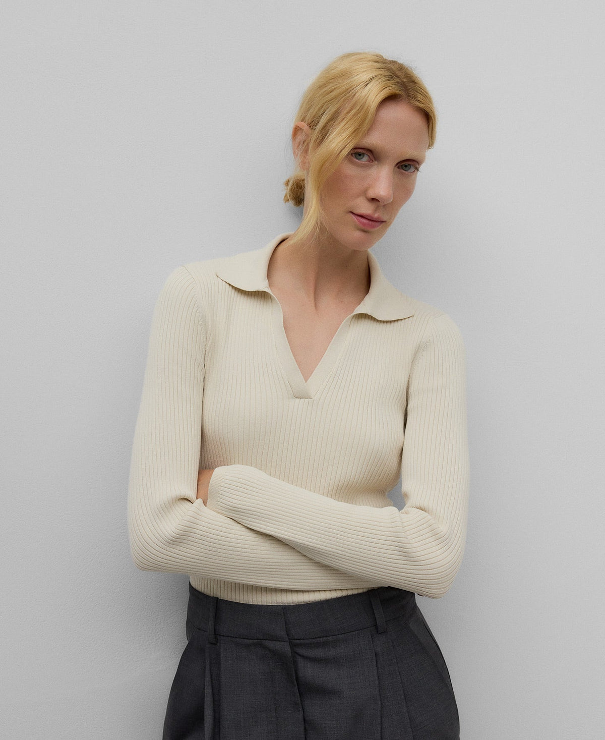 Ribbed fitted sweater woman in ecru