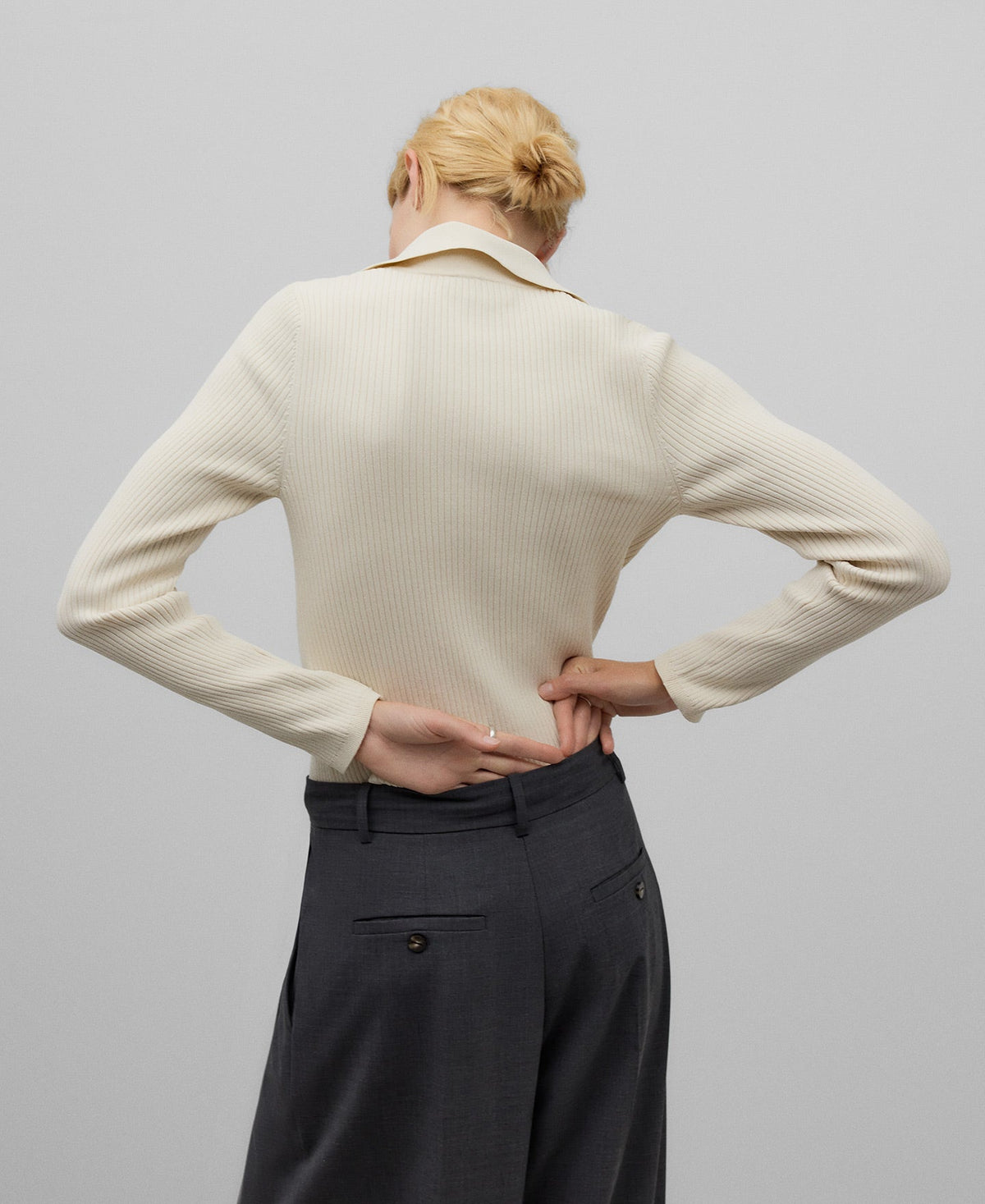 Ribbed fitted sweater woman in ecru