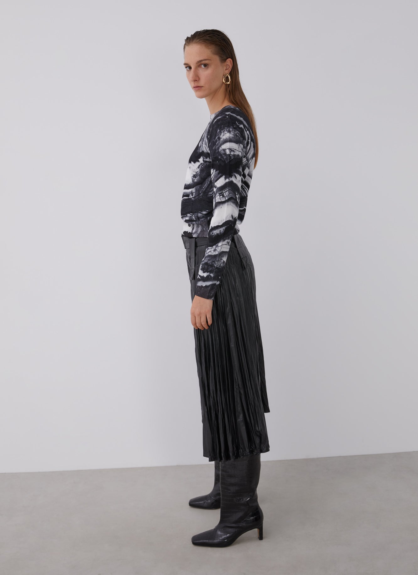 White Print Printed Sweater With Crew Collar