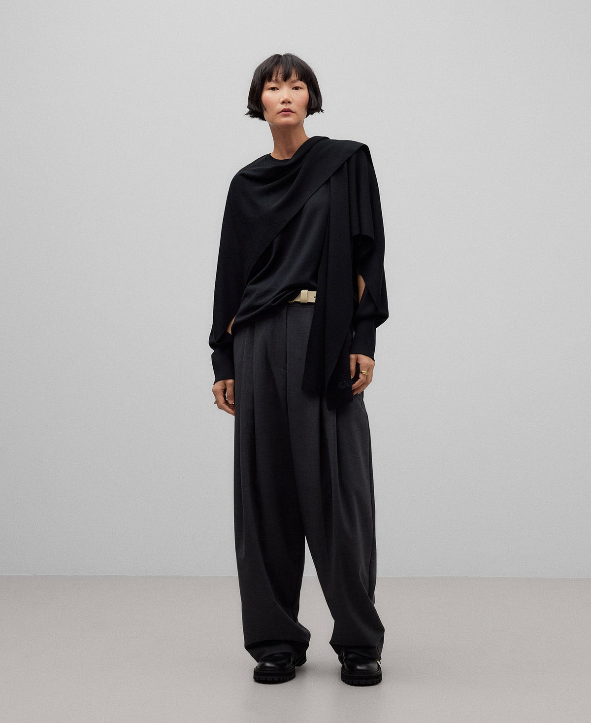 Merino wool jacket with scarf woman in black