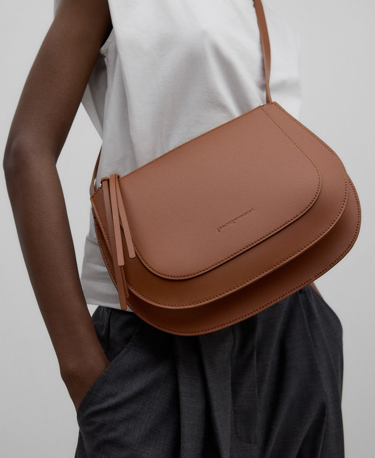 Leather small crossbody woman in dark buff
