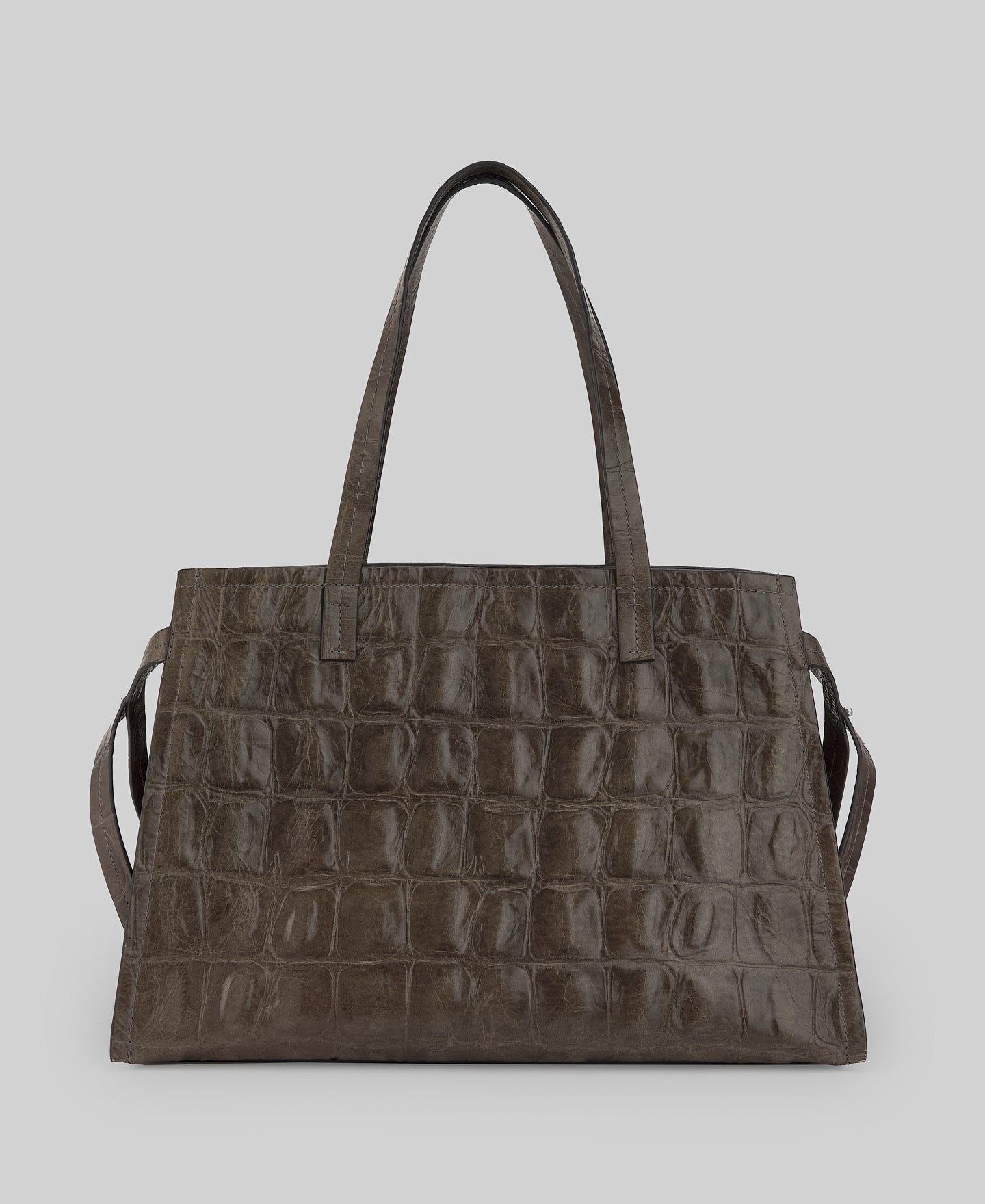 Responsible leather coco bag woman in light grey