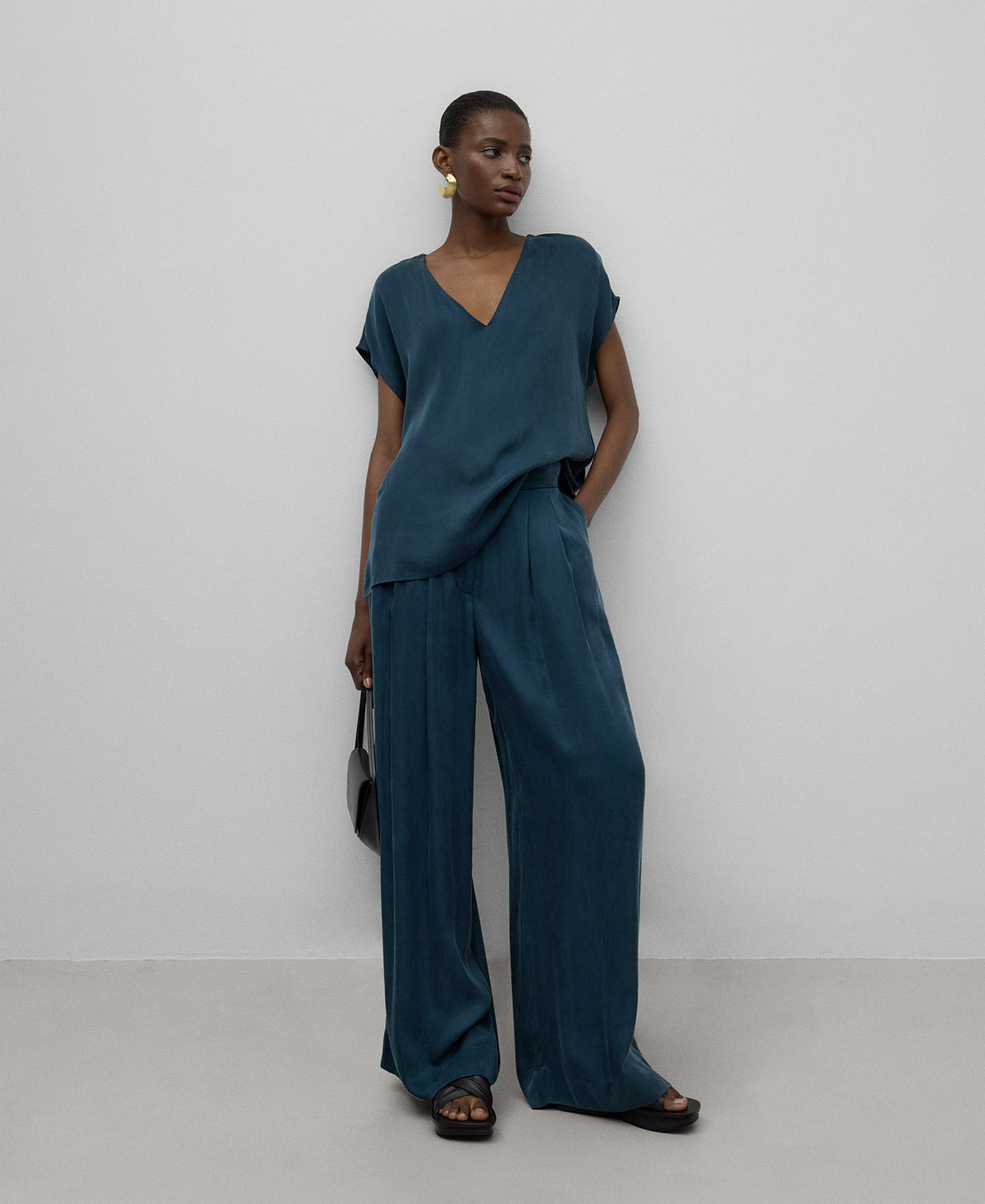 Blue pleated trousers woman in petrol blue