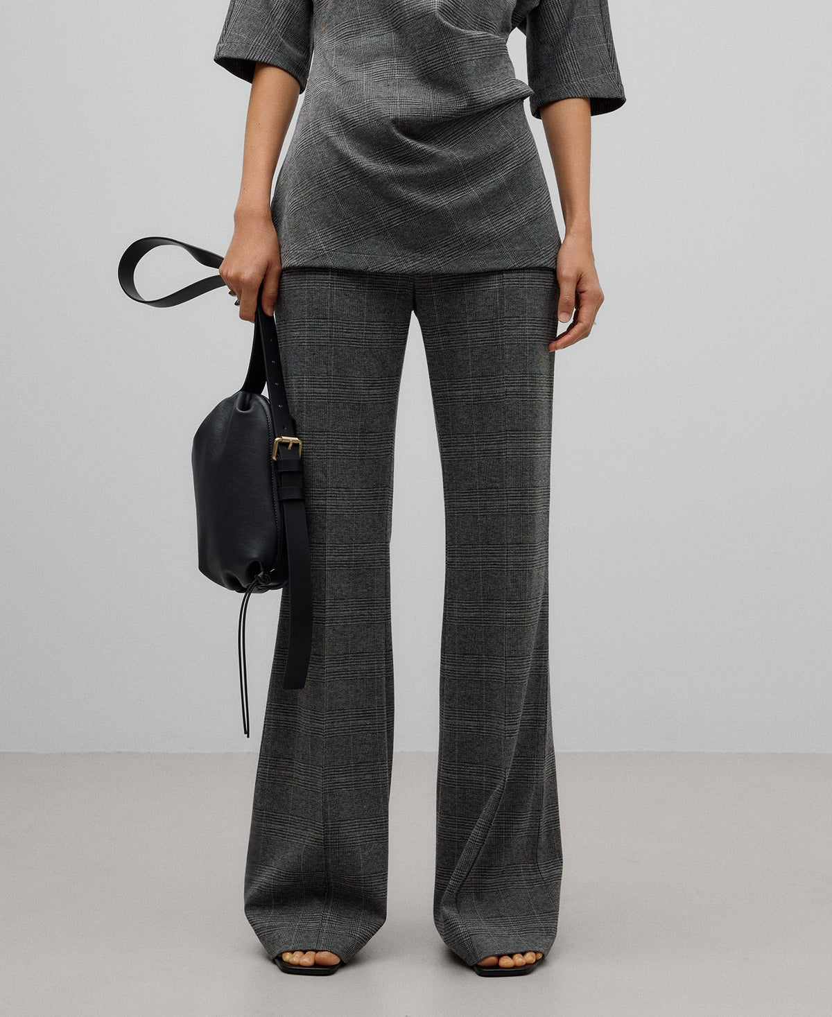 Knit fabric flare trousers woman in grey/black