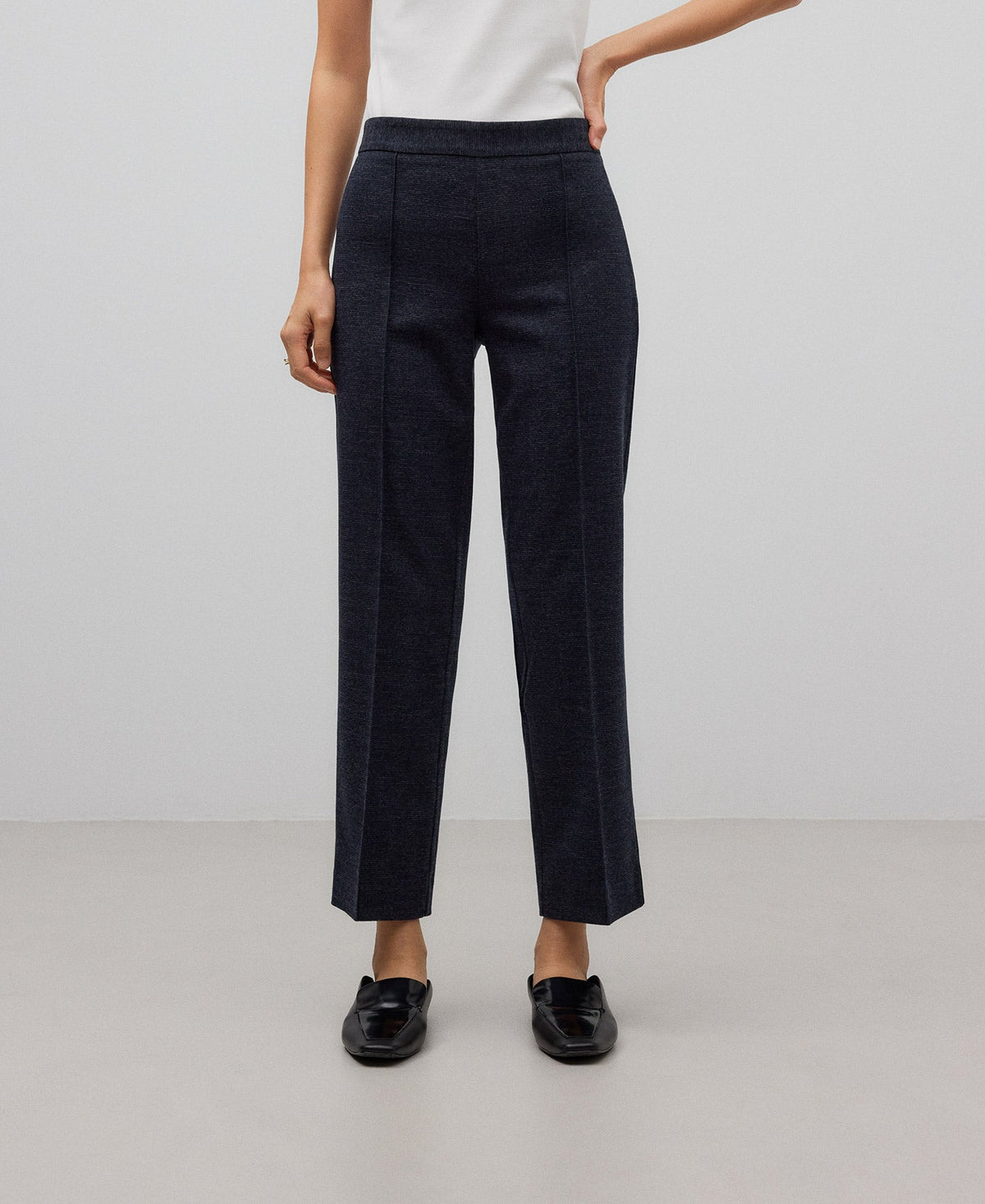 Ankle-lenght flare trousers woman in blue