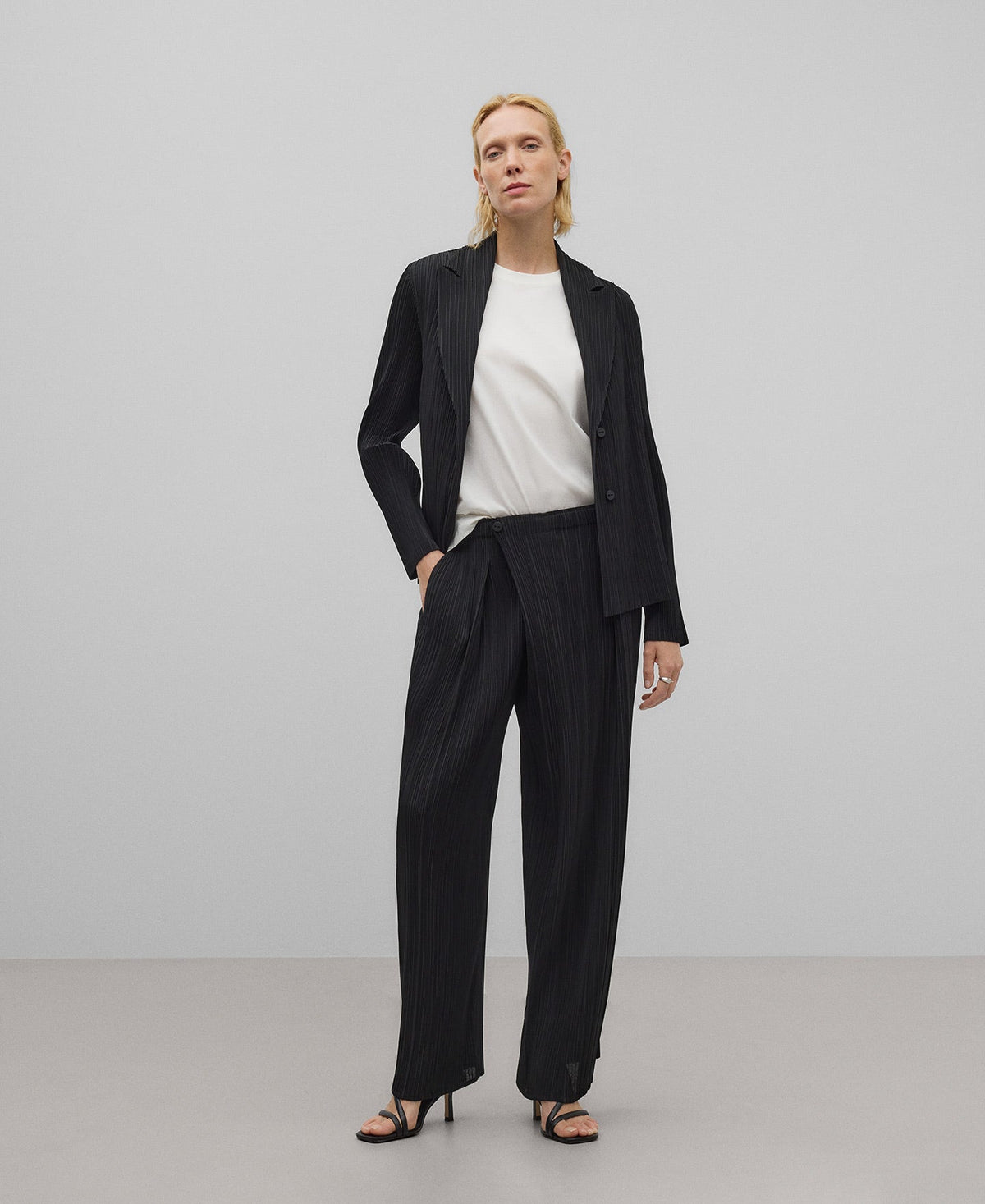 Crinkle cross-front trousers woman in black