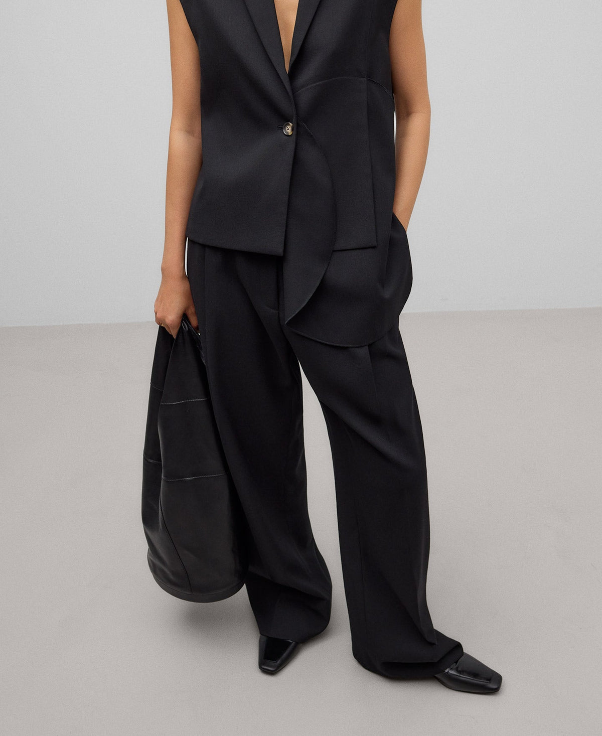 Merino wool blend trousers woman in black