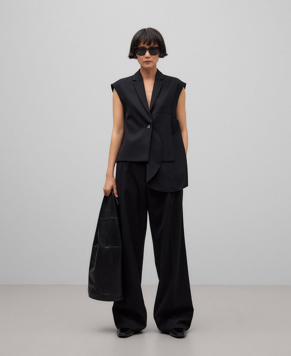 Merino wool blend trousers woman in black