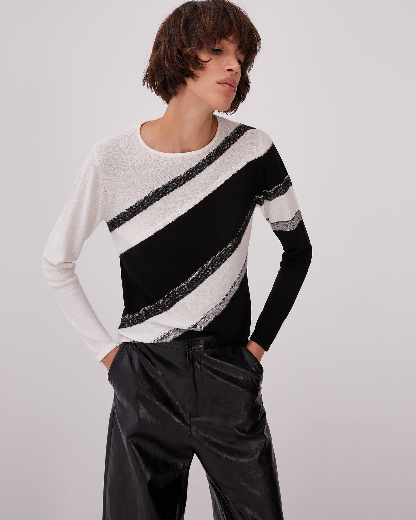 Crew Collar Sweater With Intarsia Design