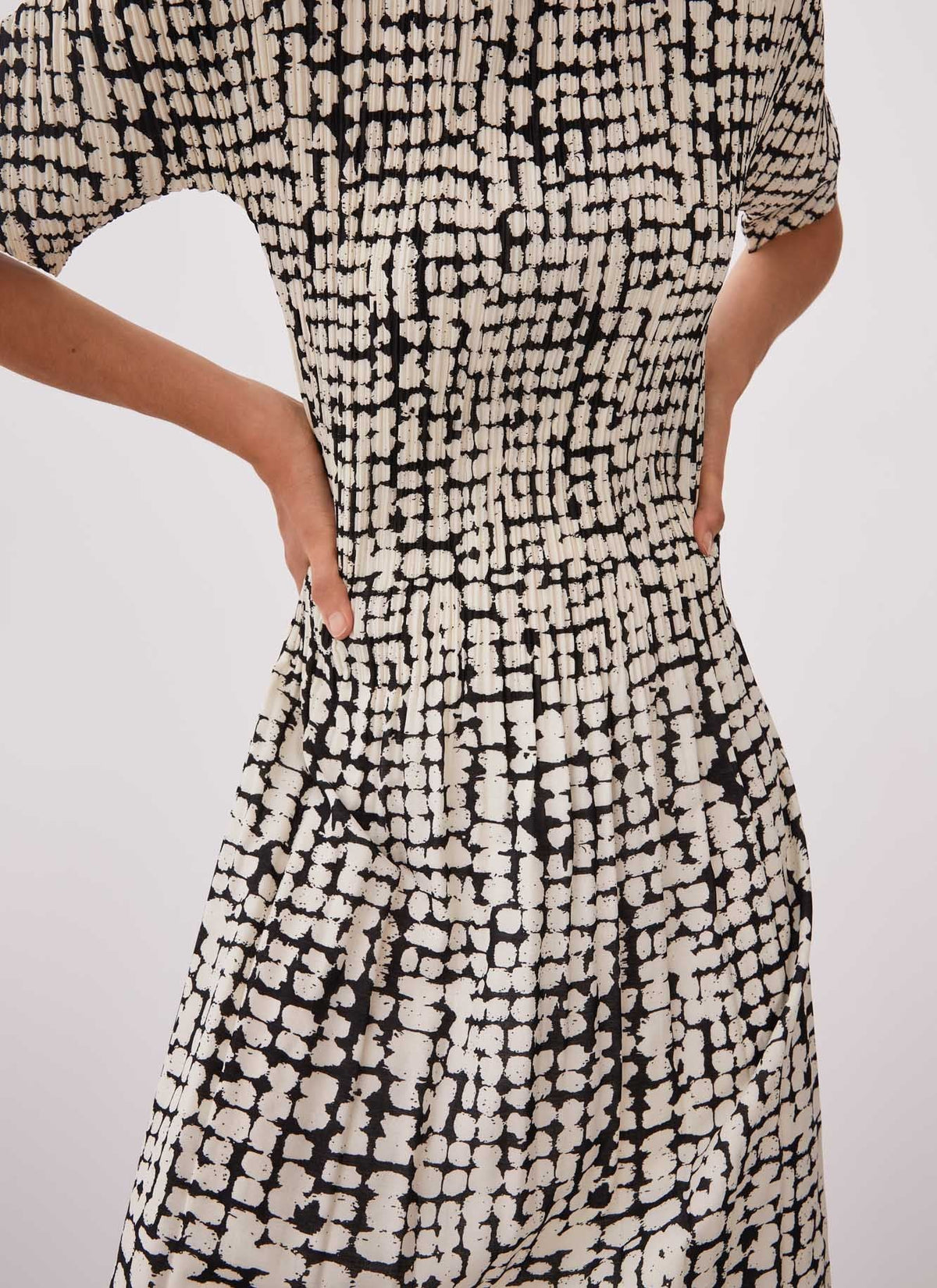 White And Black Crinkle Dress With Signature Print