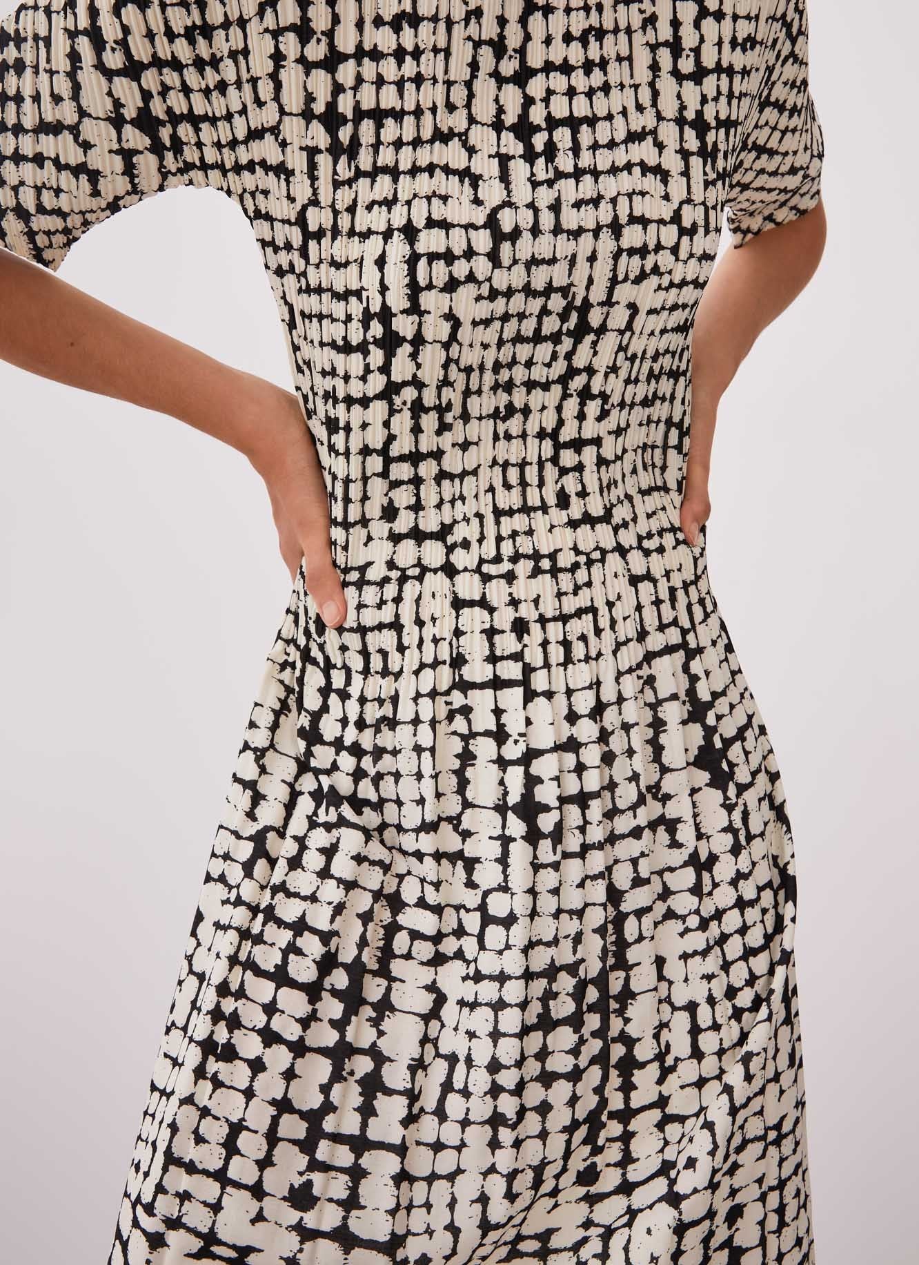 White And Black Crinkle Dress With Signature Print