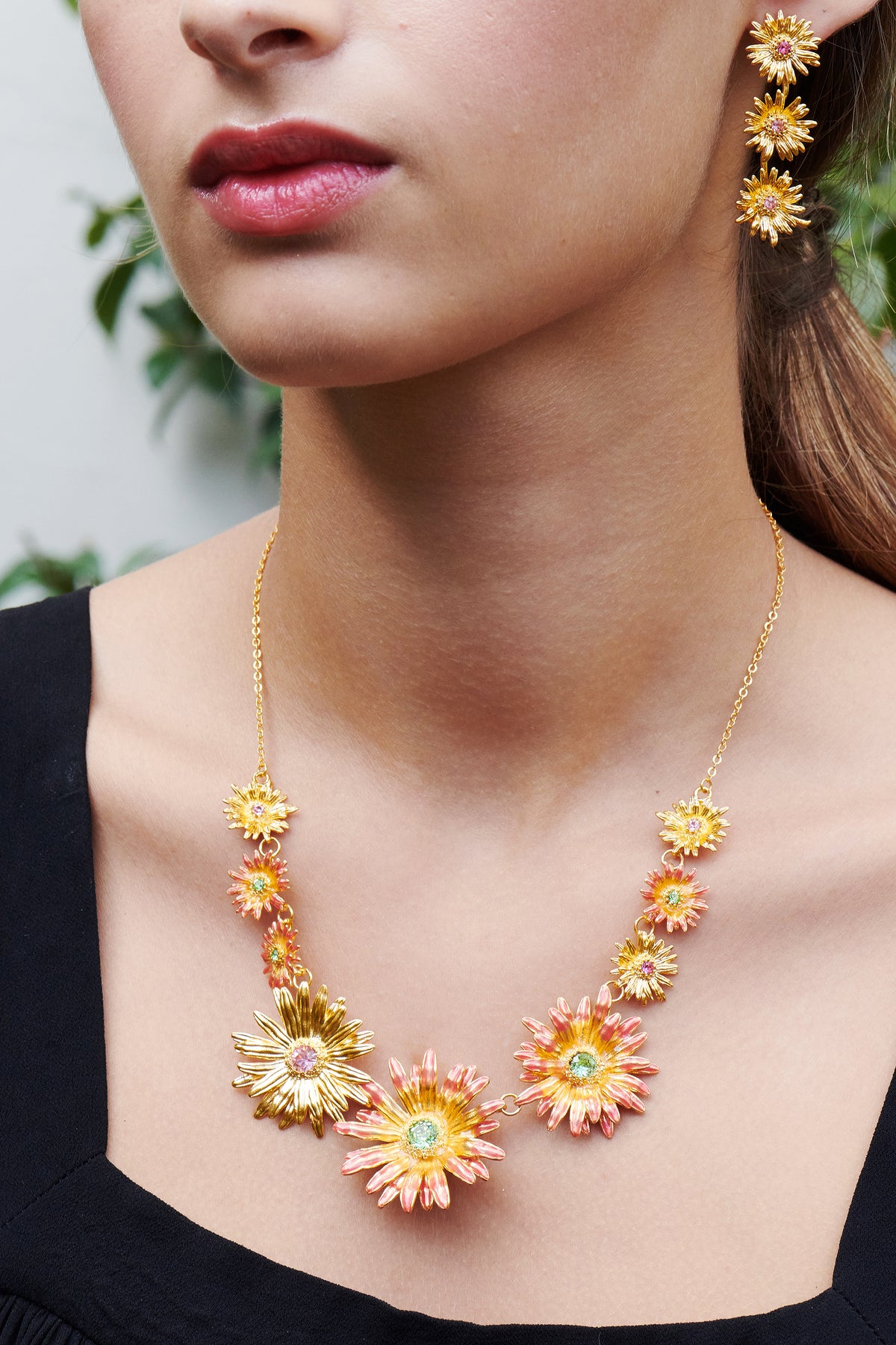 Flower Of Love And Crystals Collar Necklace | ALFA3021