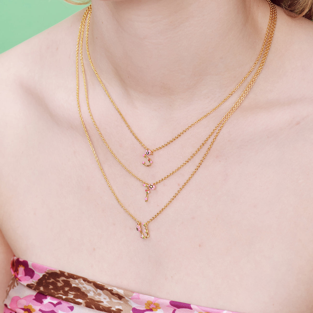 Letter U Extraordinary Necklace | AOAB3211
