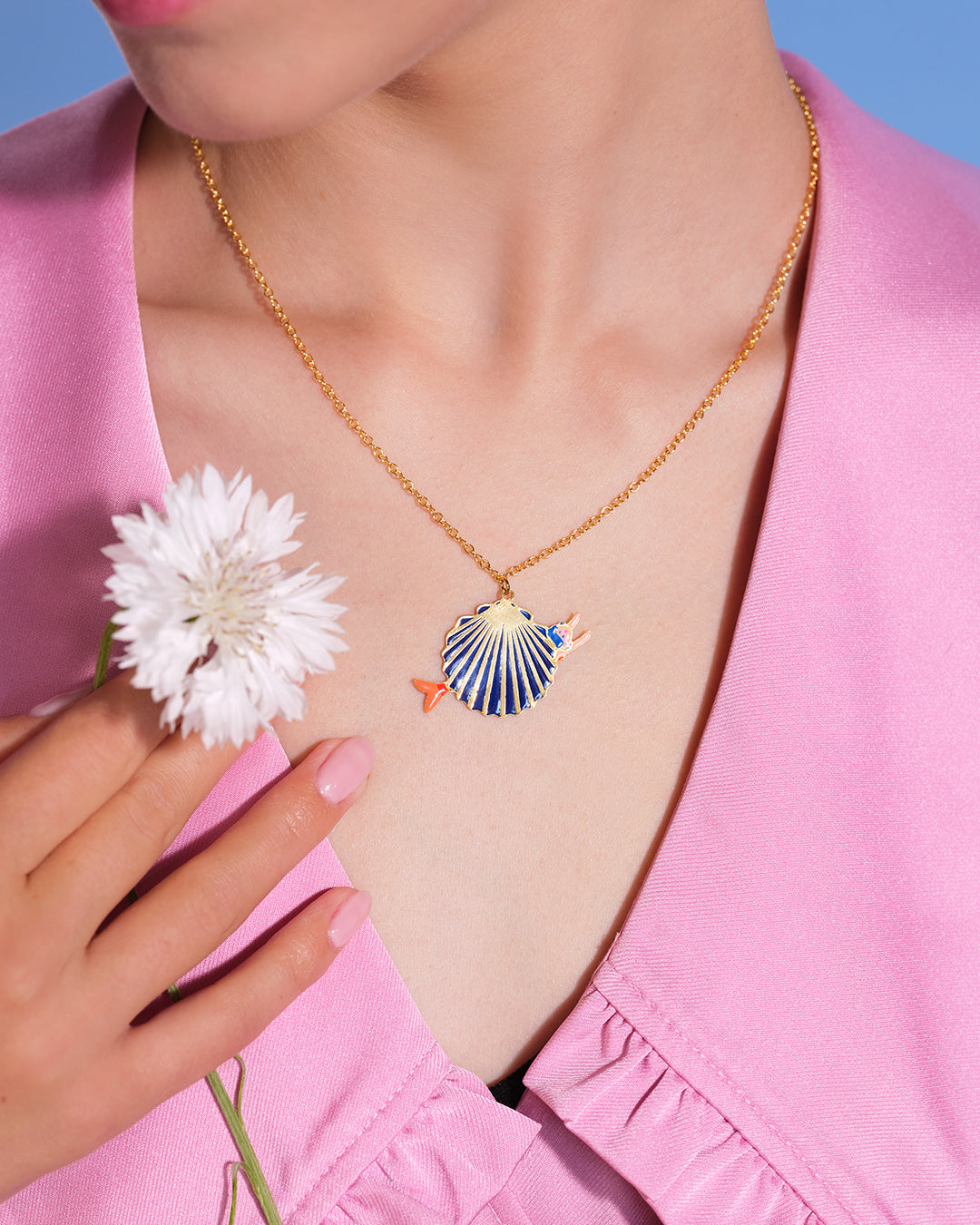 Sea Shell And Mermaid Pendant Necklace | AQUI3031