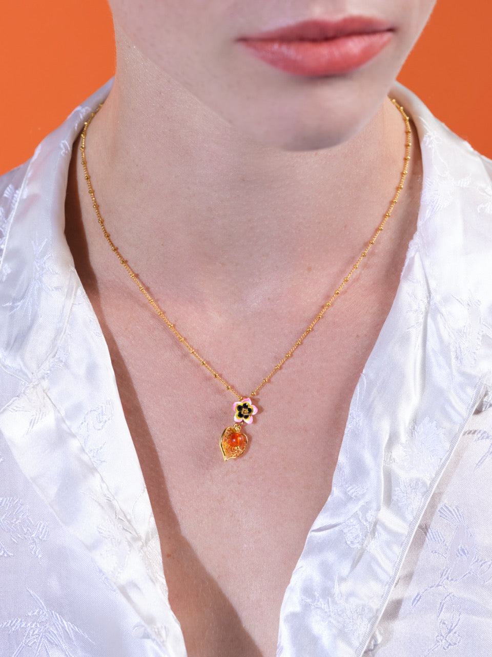 Tiaré Flower And Physalis Pendant Necklace | arpa3031