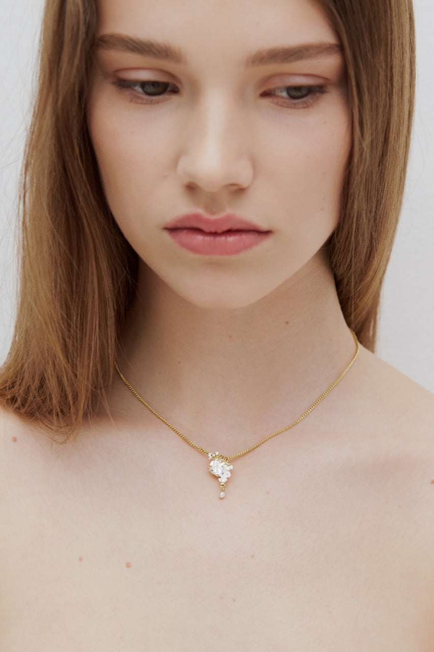 White Wisteria And Cut Crystal Necklace | AWNF3041