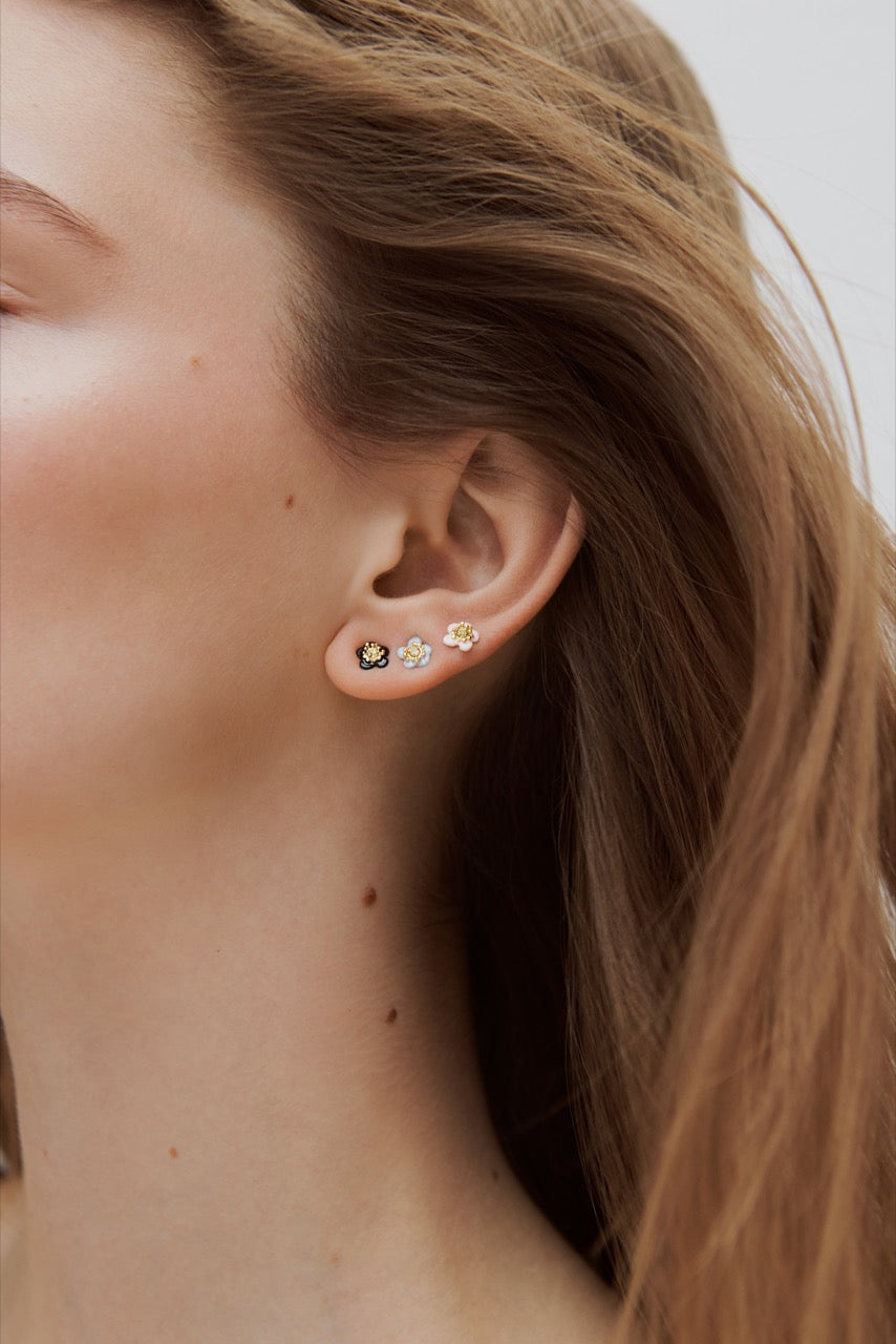Single Earring A Black Flower & A Stone | AWSO1014