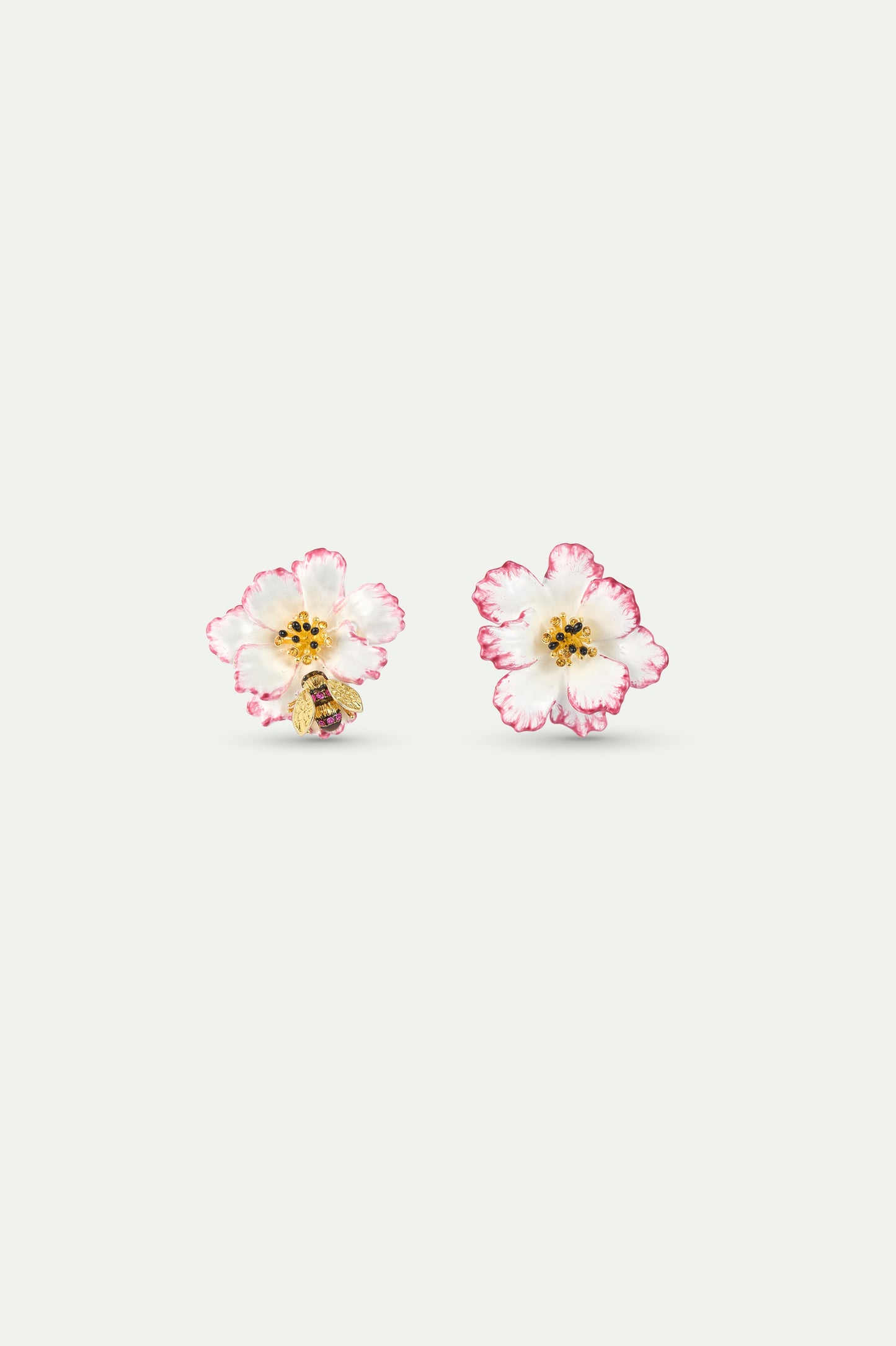 Asymmetrical Earrings With White And Pink Cosmos Flower And Gold Bee | AXAM1011