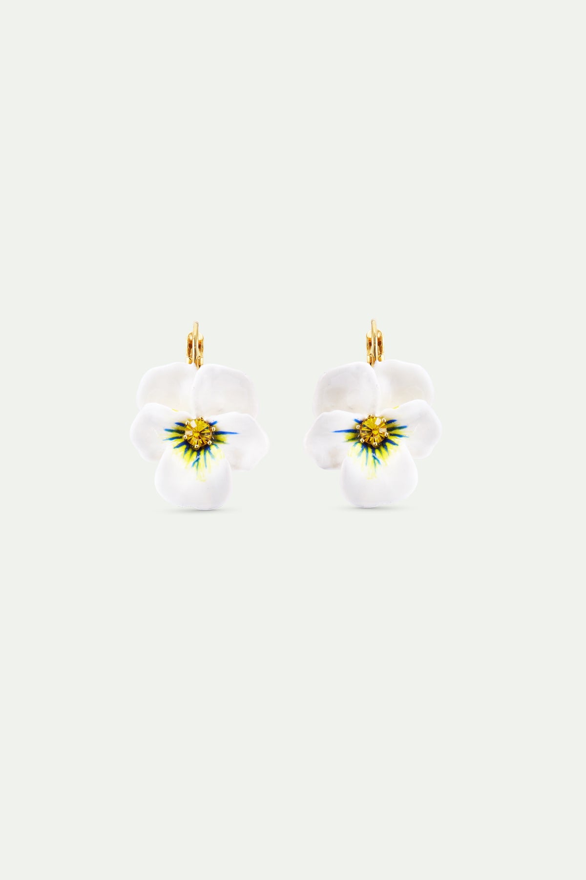 White Pansy And Cut Crystal Earrings | AXMP1031