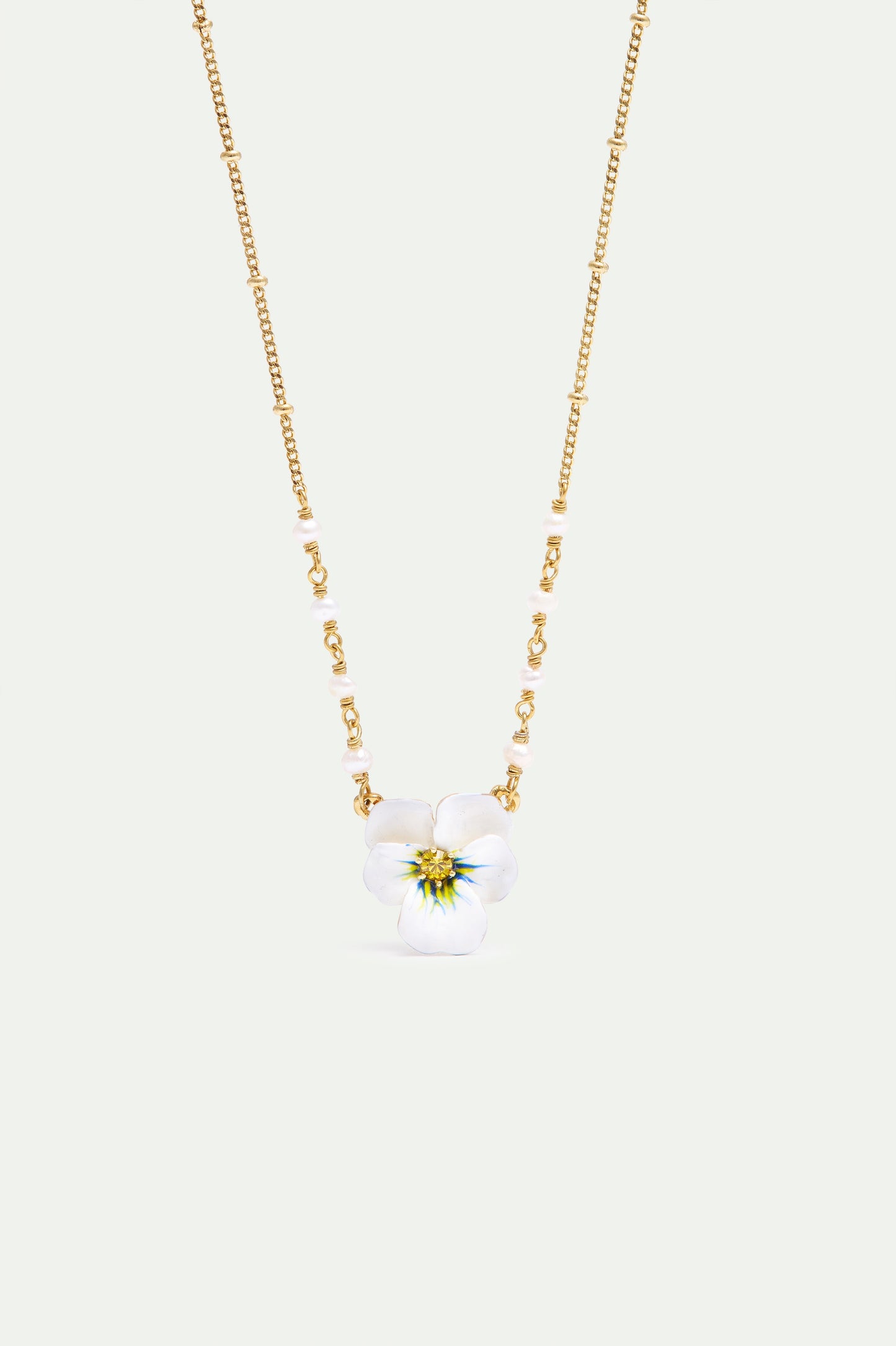 White Pansy And Cut Crystal Necklace | AXMP3081