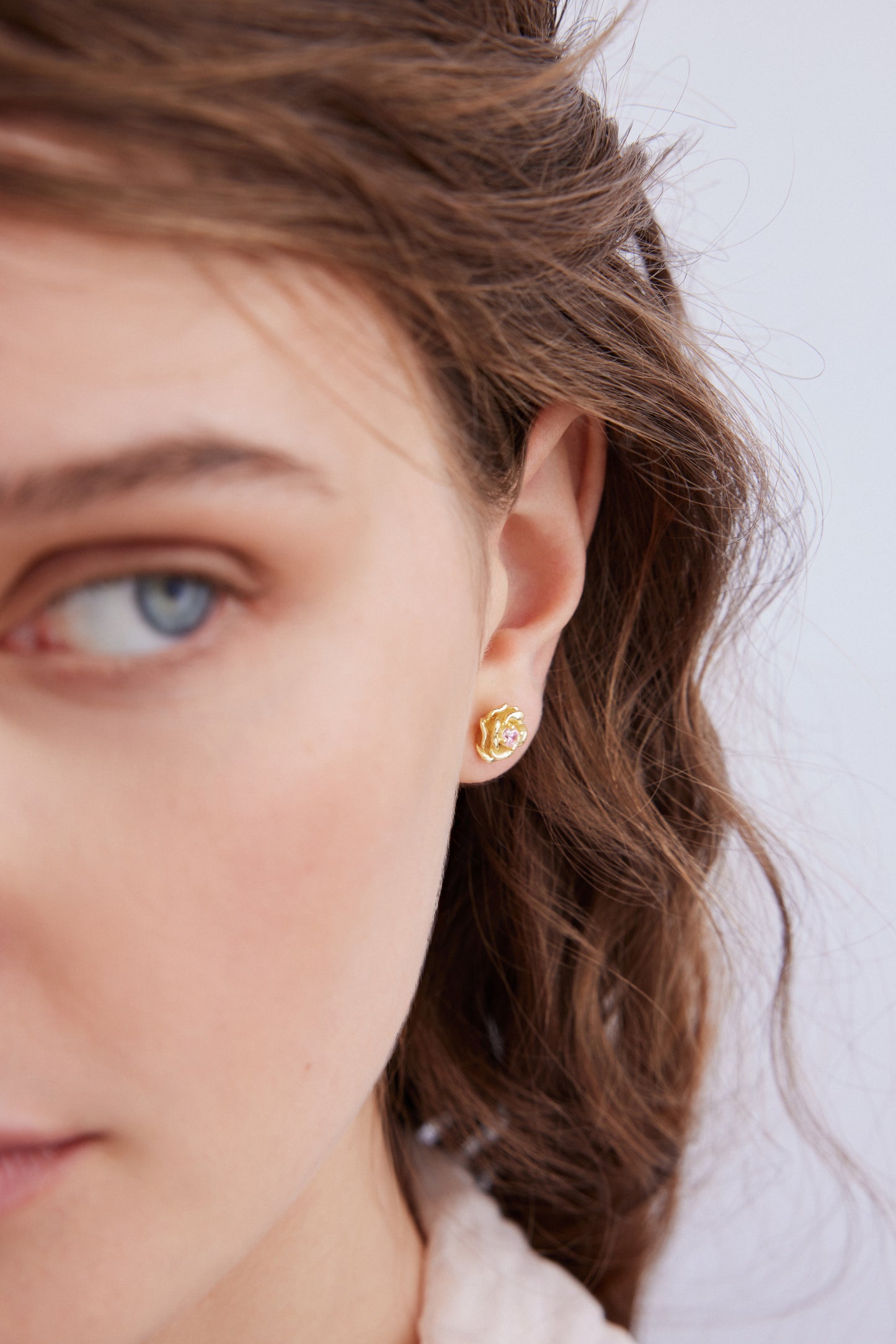 Gold Mona Lisa Rose And Pink Crystal Earrings | AXRF1021