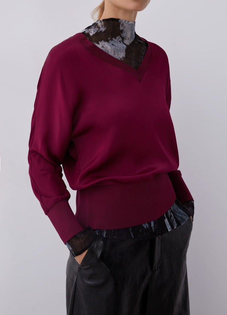 Women Long-Sleeve T-Shirt | Aubergine V-Neck Viscose T-Shirt by Spanish designer Adolfo Dominguez