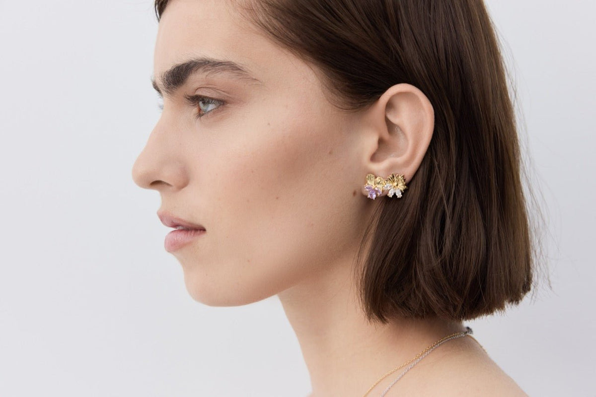 Gold Post Earrings With Daisies and White Stones | AYNF1031 - Les Nereides