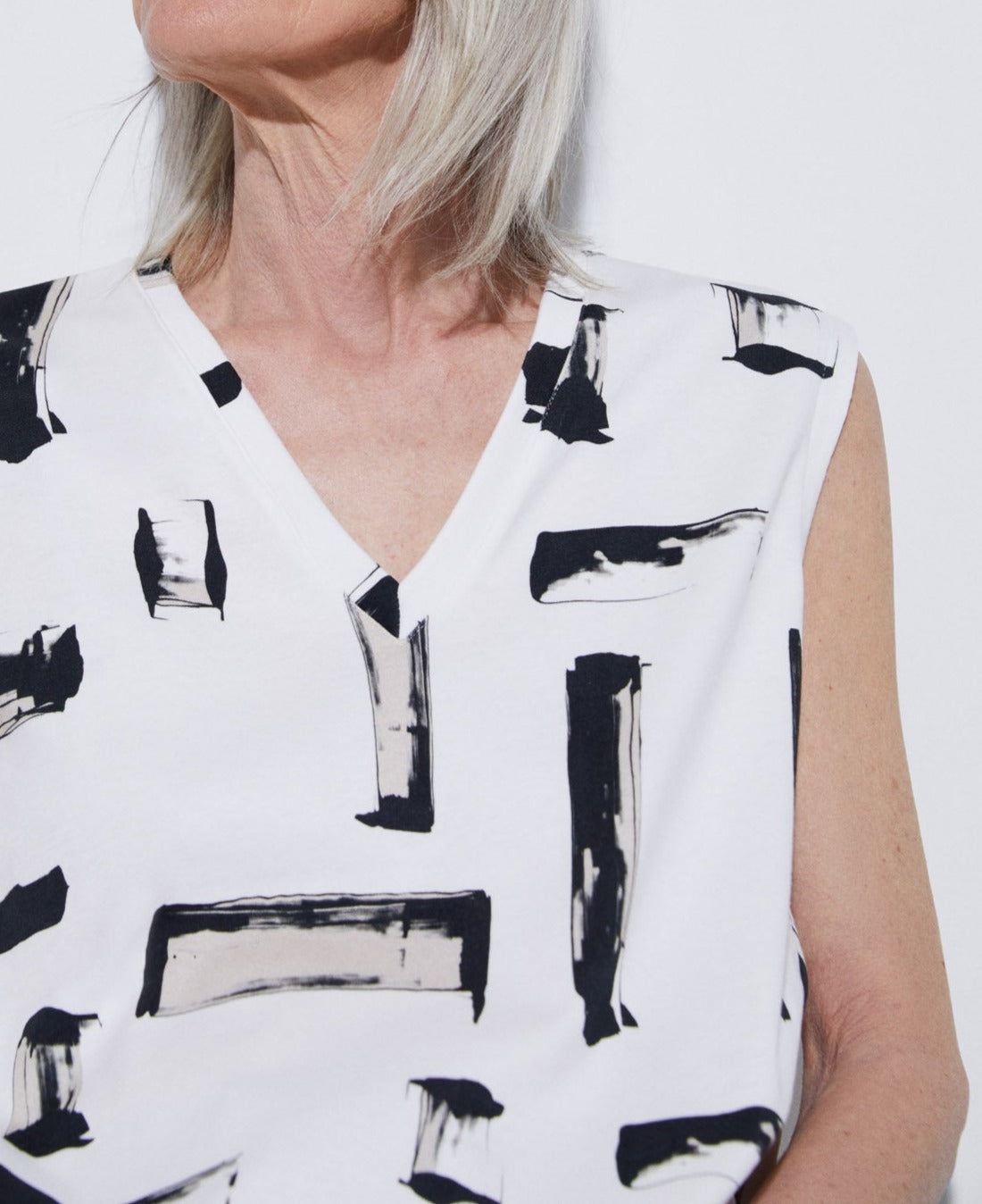 Women T-Shirt (Short Sleeve) | Black And White Mercerised Cotton Printed T-Shirt by Spanish designer Adolfo Dominguez