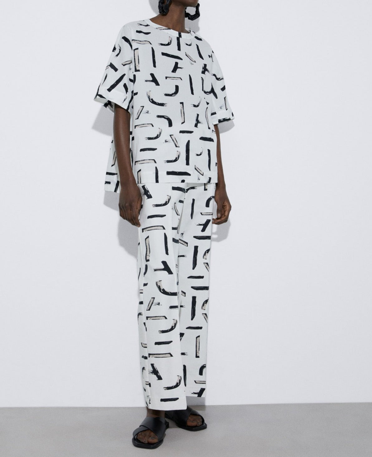 Women Shirt | Black And White Printed Shirt With Crew Neck by Spanish designer Adolfo Dominguez