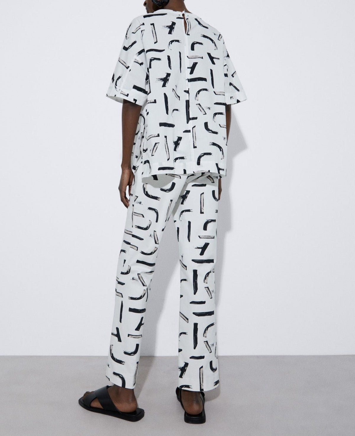 Women Shirt | Black And White Printed Shirt With Crew Neck by Spanish designer Adolfo Dominguez