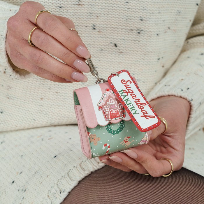 Vendula London The Sugarloaf Bakery Pods Case – model shot