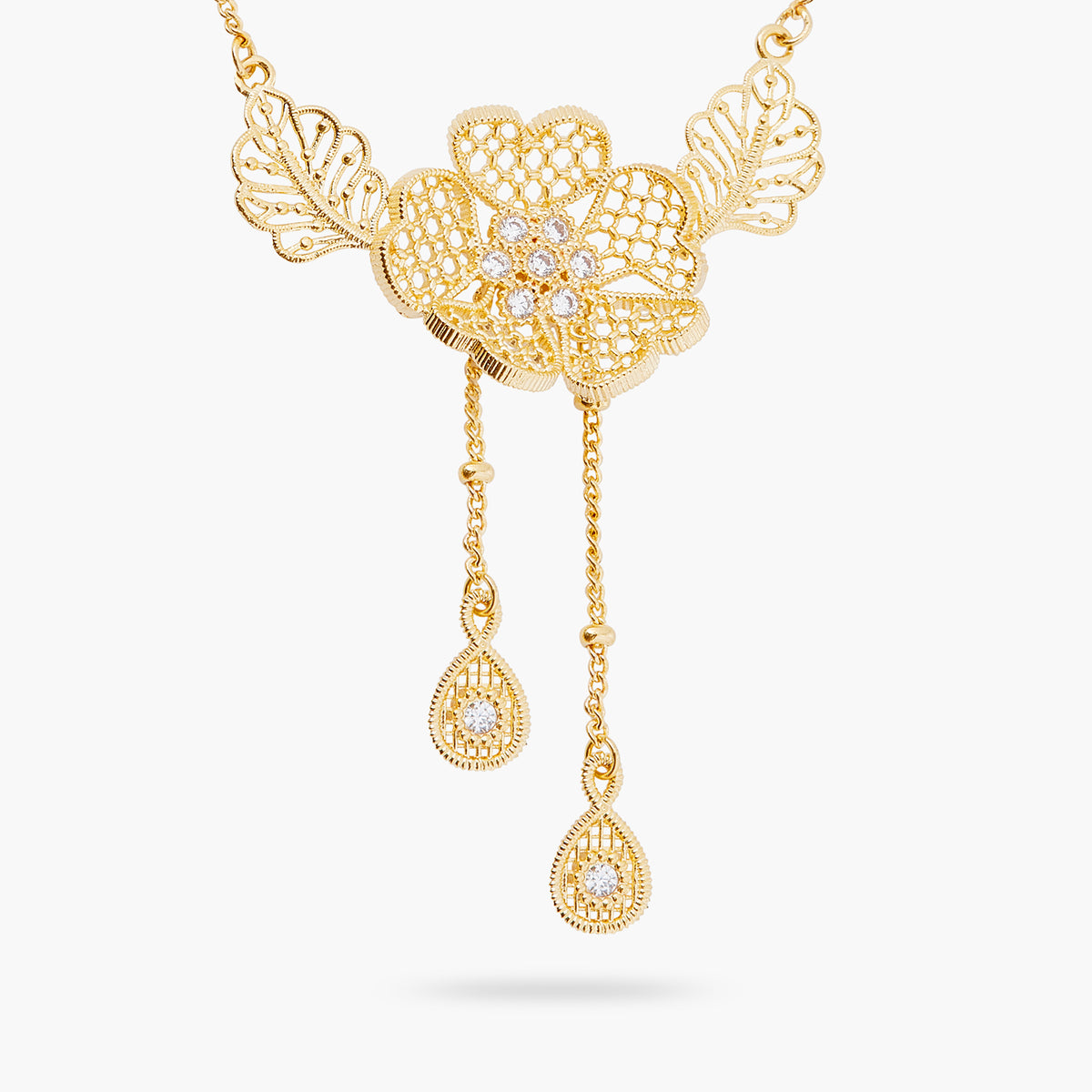 Gold Thread Pendant Fine Necklace | ARFO3021