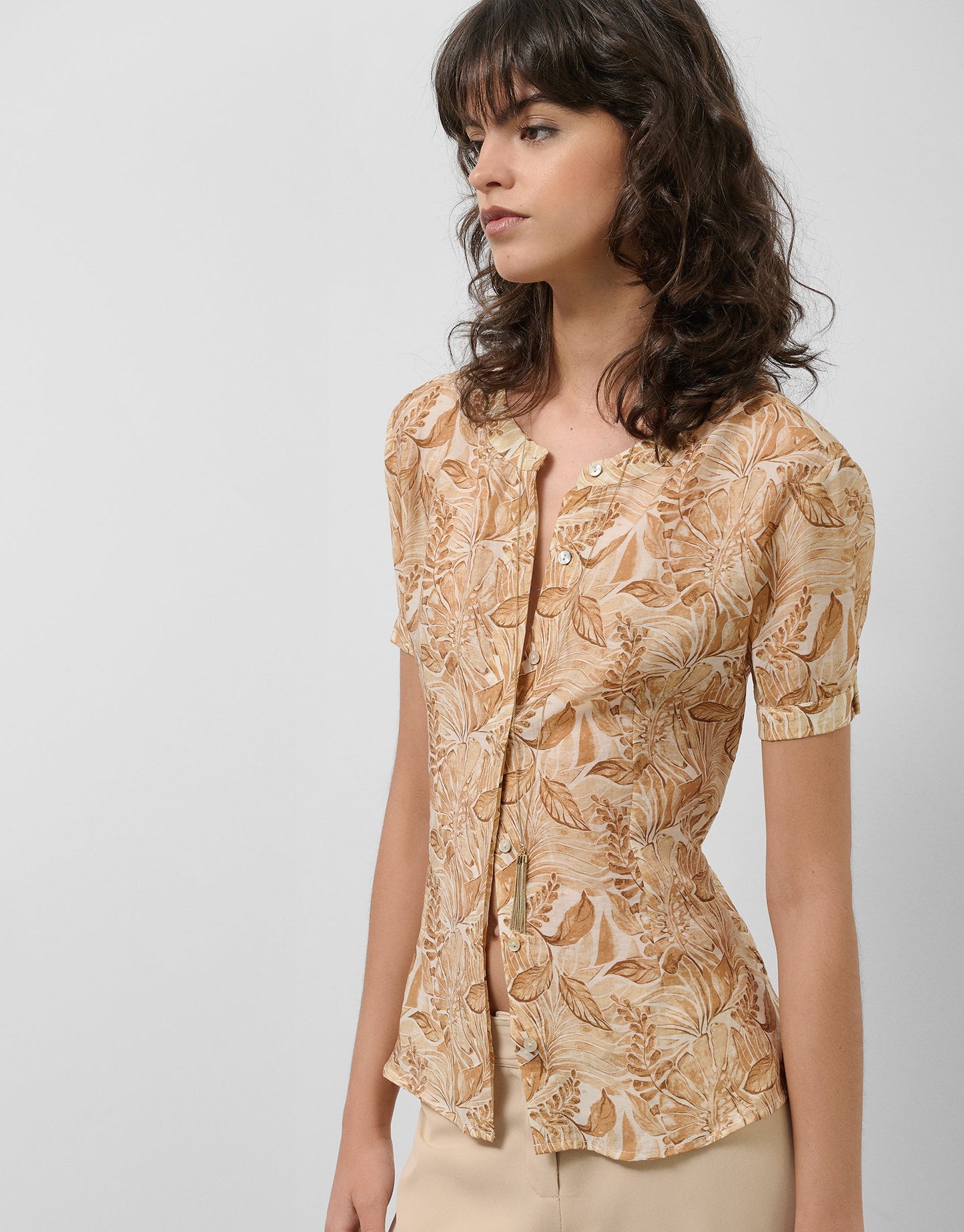 Short-Sleeved Chiffon Blouse With Camel Plant Print