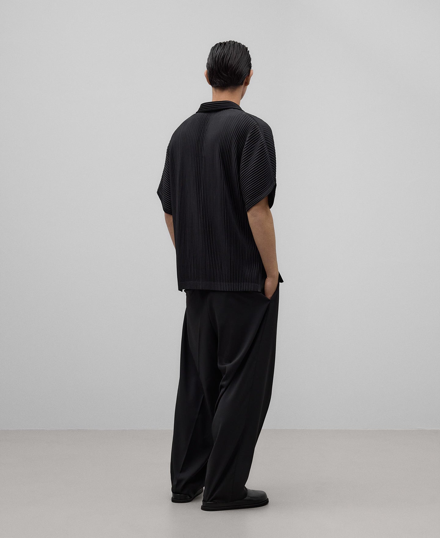 Black crinkle polo shirt man in black