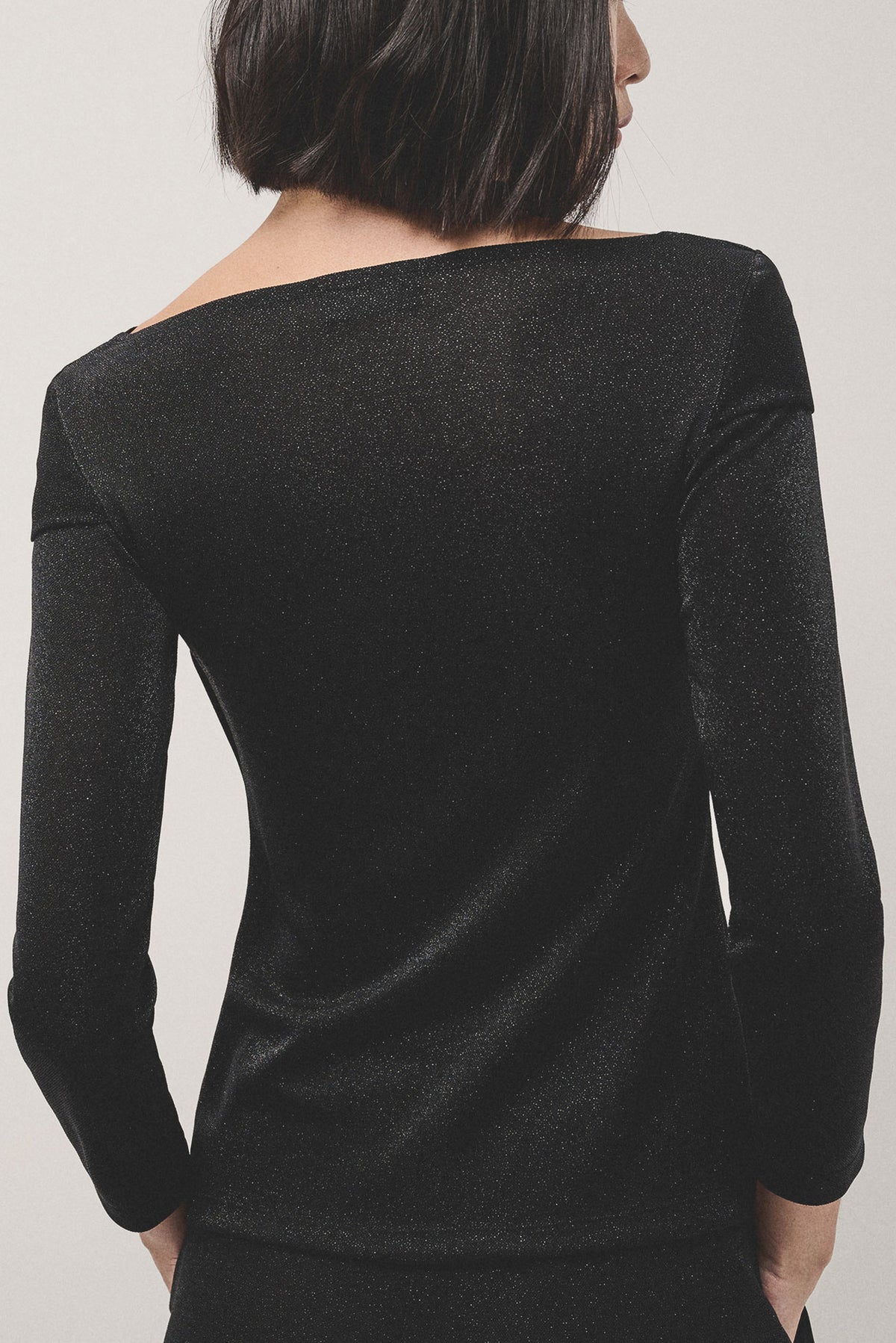 Crossed neckline t-shirt in black shiny knit