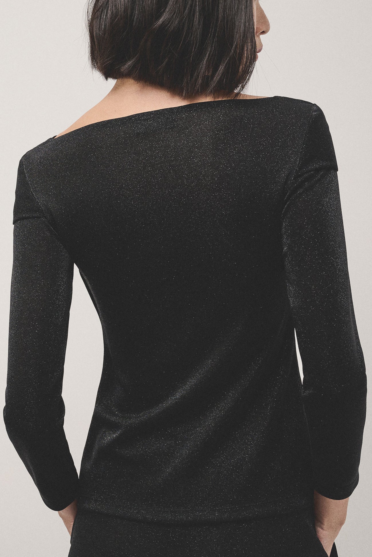 Crossed neckline t-shirt in black shiny knit