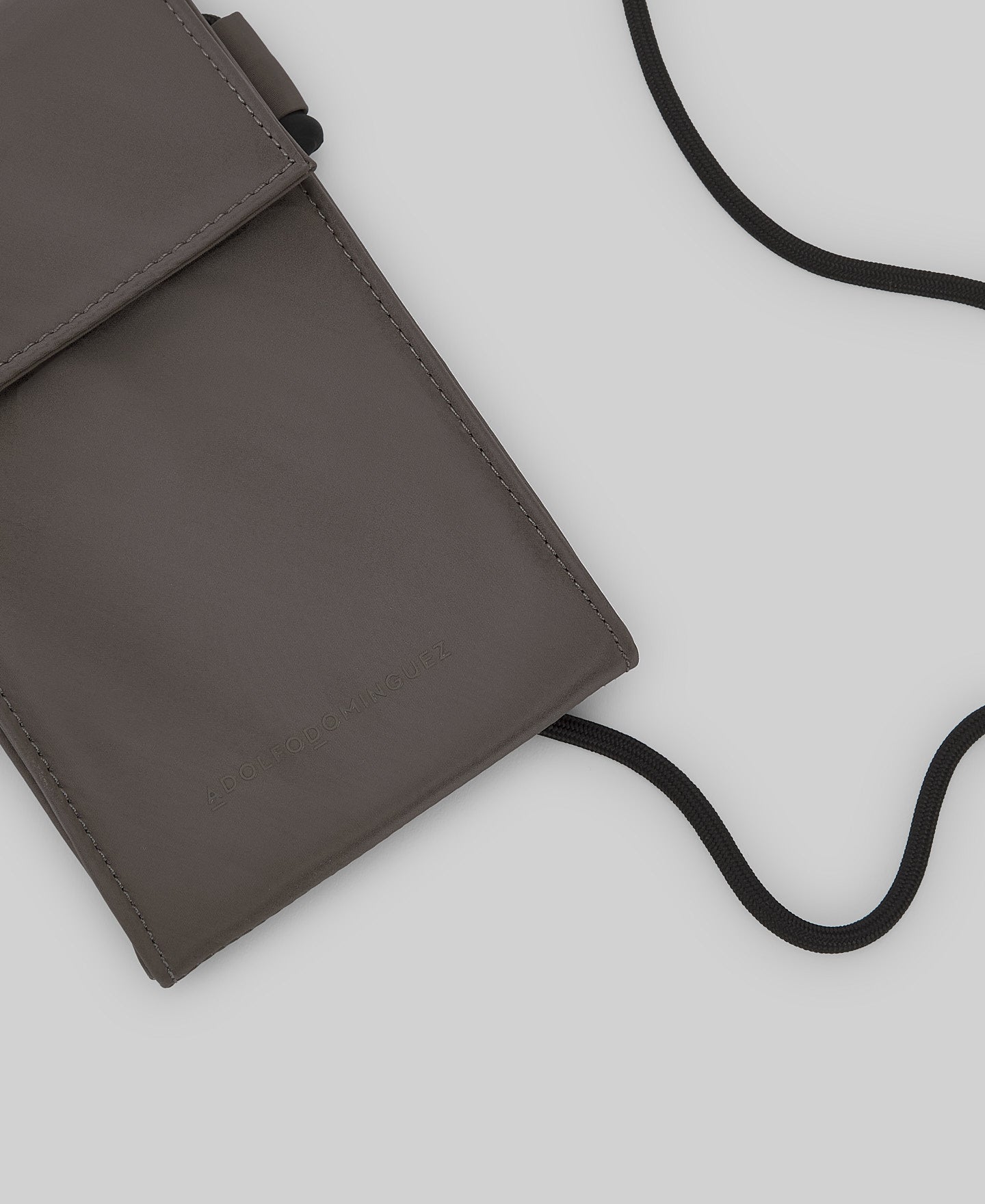 Taupe flap mobile phone holder man in taupe