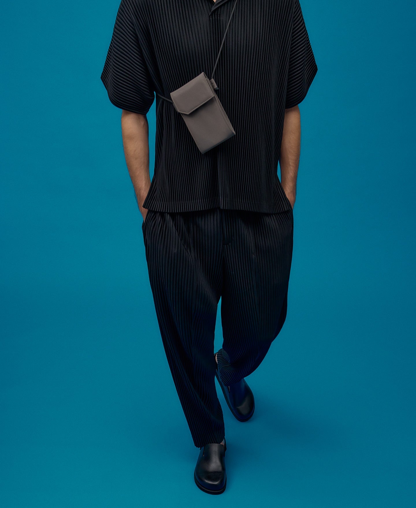 Taupe flap mobile phone holder man in taupe